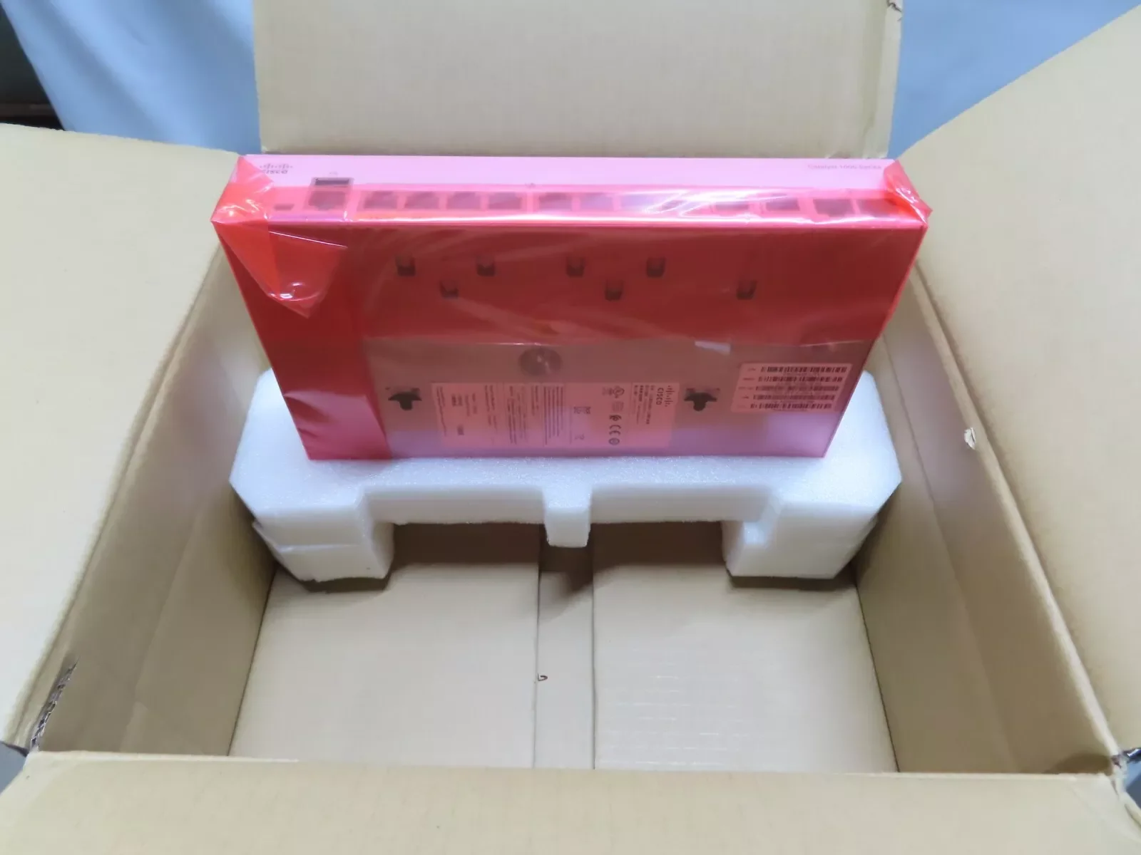 C1300-16FP-2G C1300 series silent switch with 8 electrical ports and 2 Gigabit SFP ports supporting VLAN and STP C1300-16FP-2G