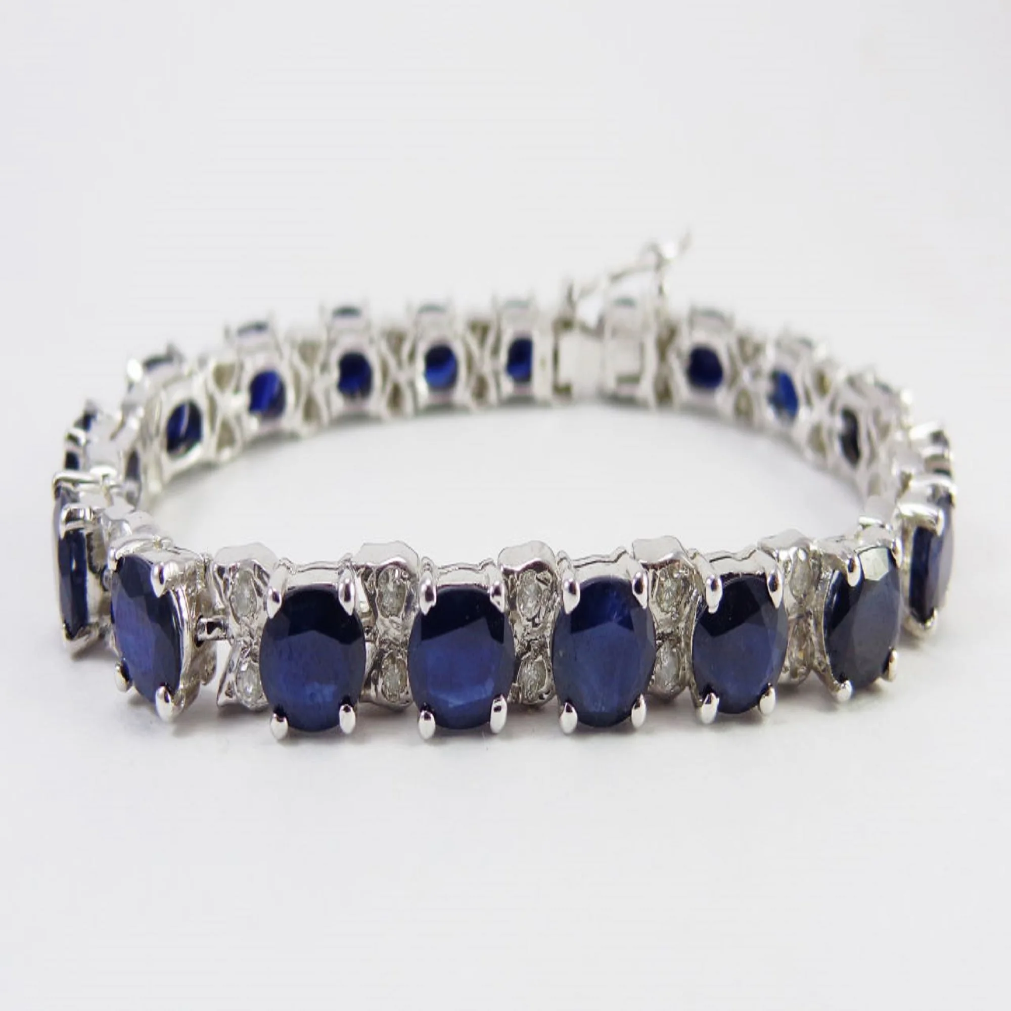 Браслет ручной работы из серебра 925 пробы с голубым Сапфиром И белым цирконом