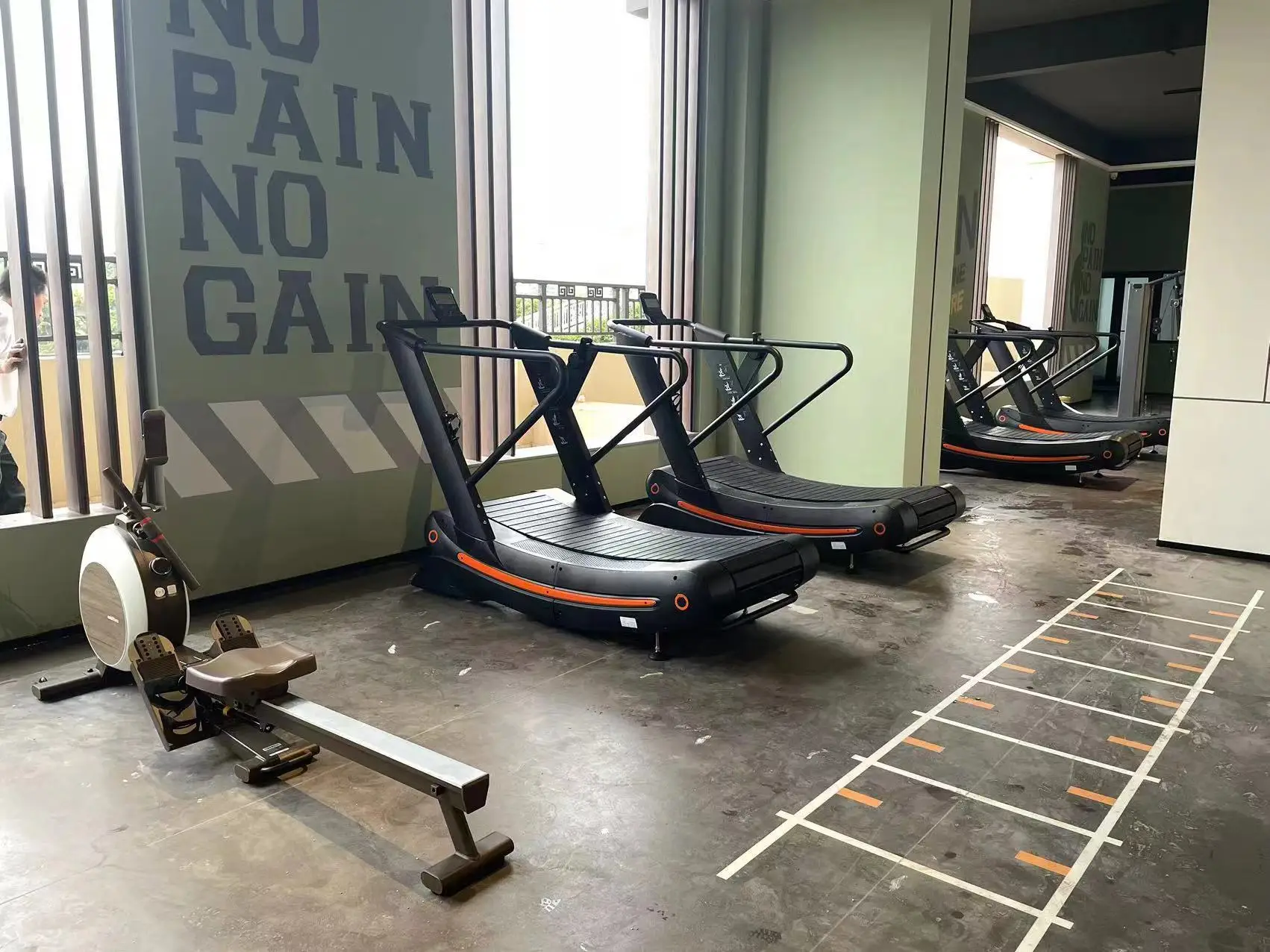 Hot Sale air Runner Manual Curved Treadmill Gym Equipment Workout Running Machine