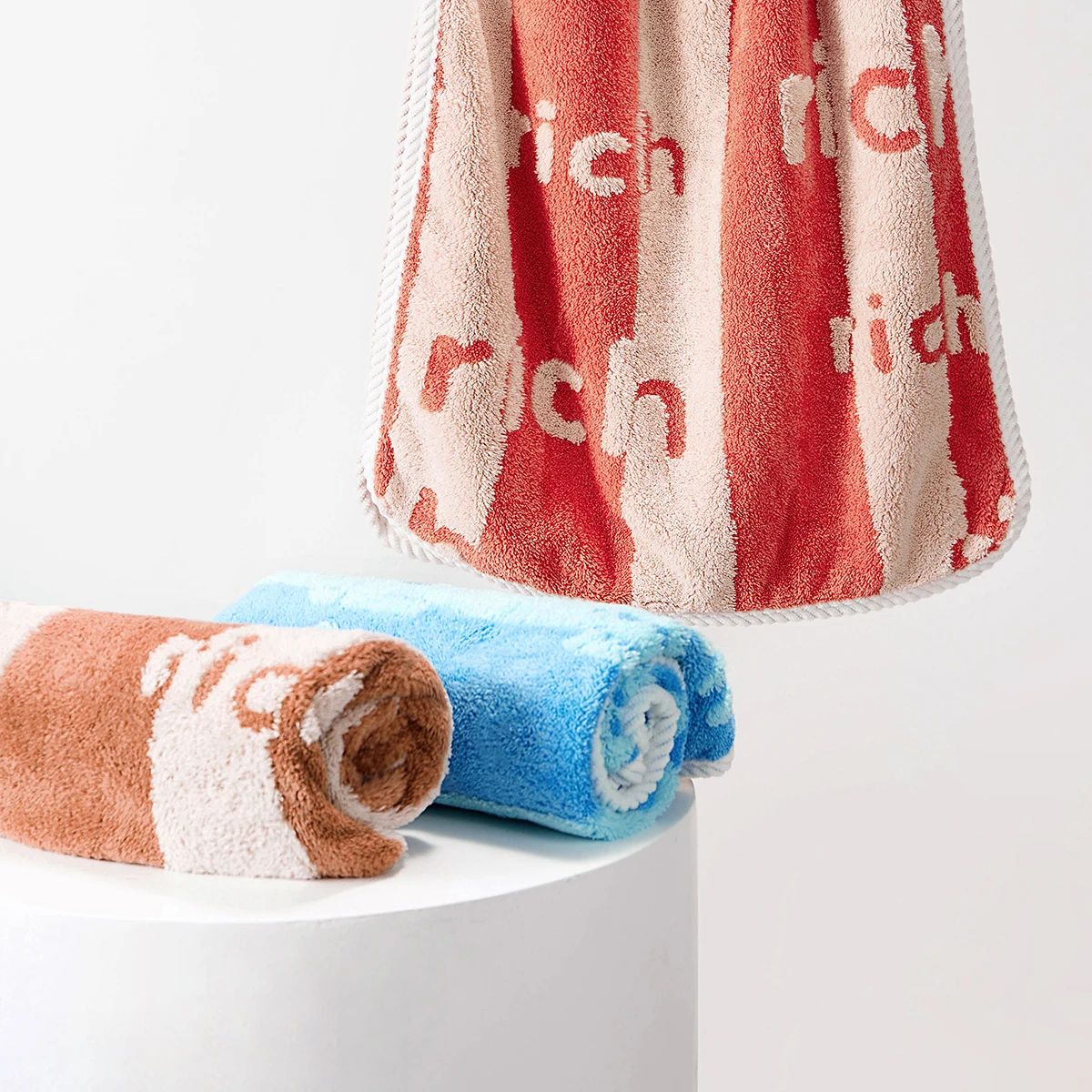 Customized Embroidered Logo Towels Sets For SPA 100% Coral Velvet Luxury Bath Towel Hotel Towels