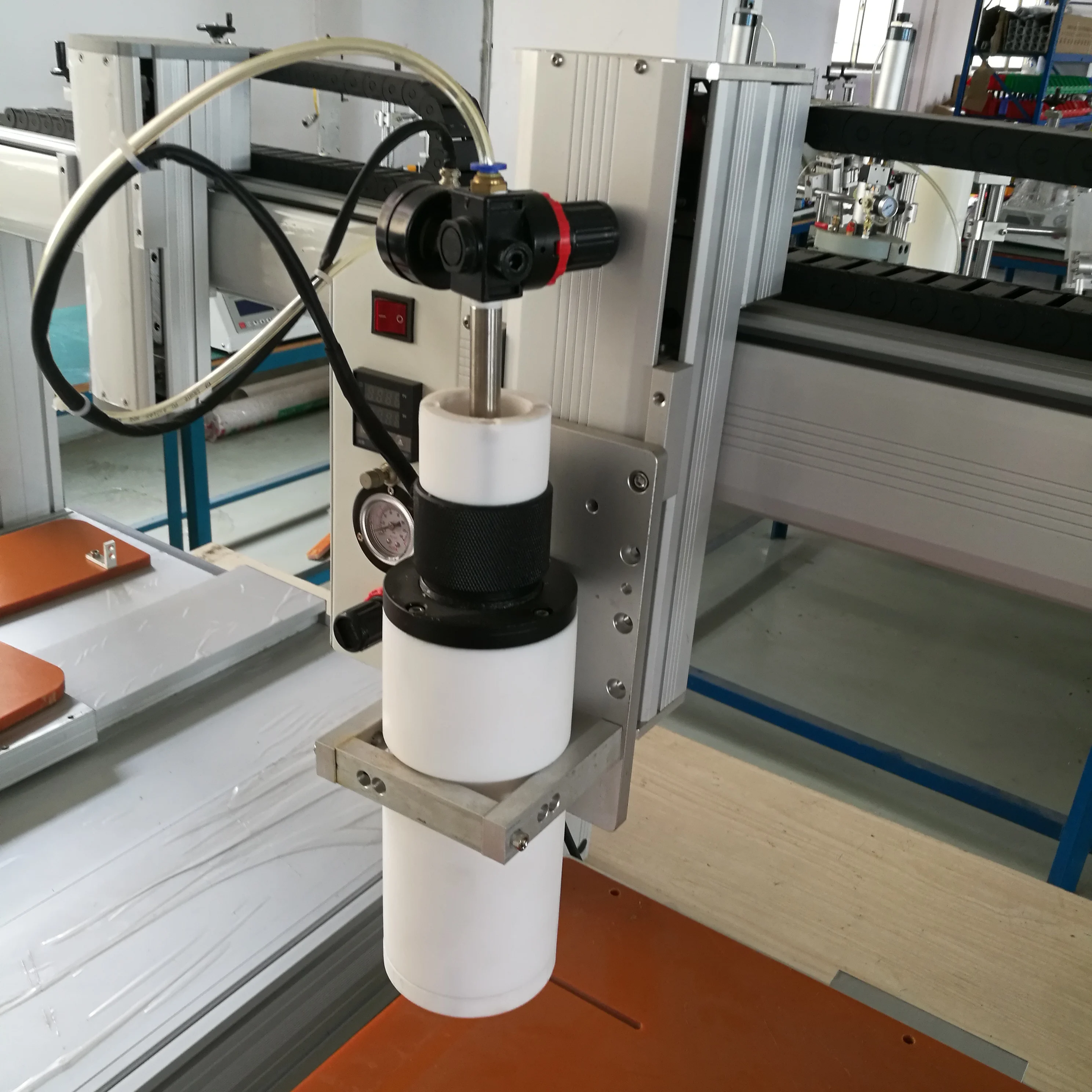  Небольшая машина для дозирования термоплавкого клея высокая точность и скорость