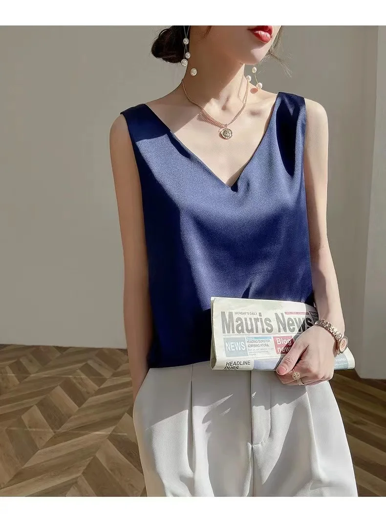 Newest wholesale high quality luxury ladies mulberry silk halter tank top vest women