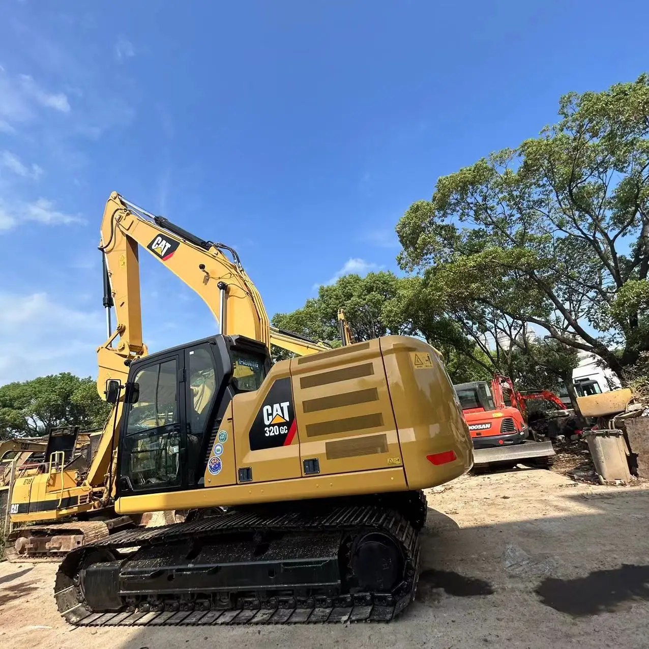 Экскаватор CAT 320GC 20 тонн