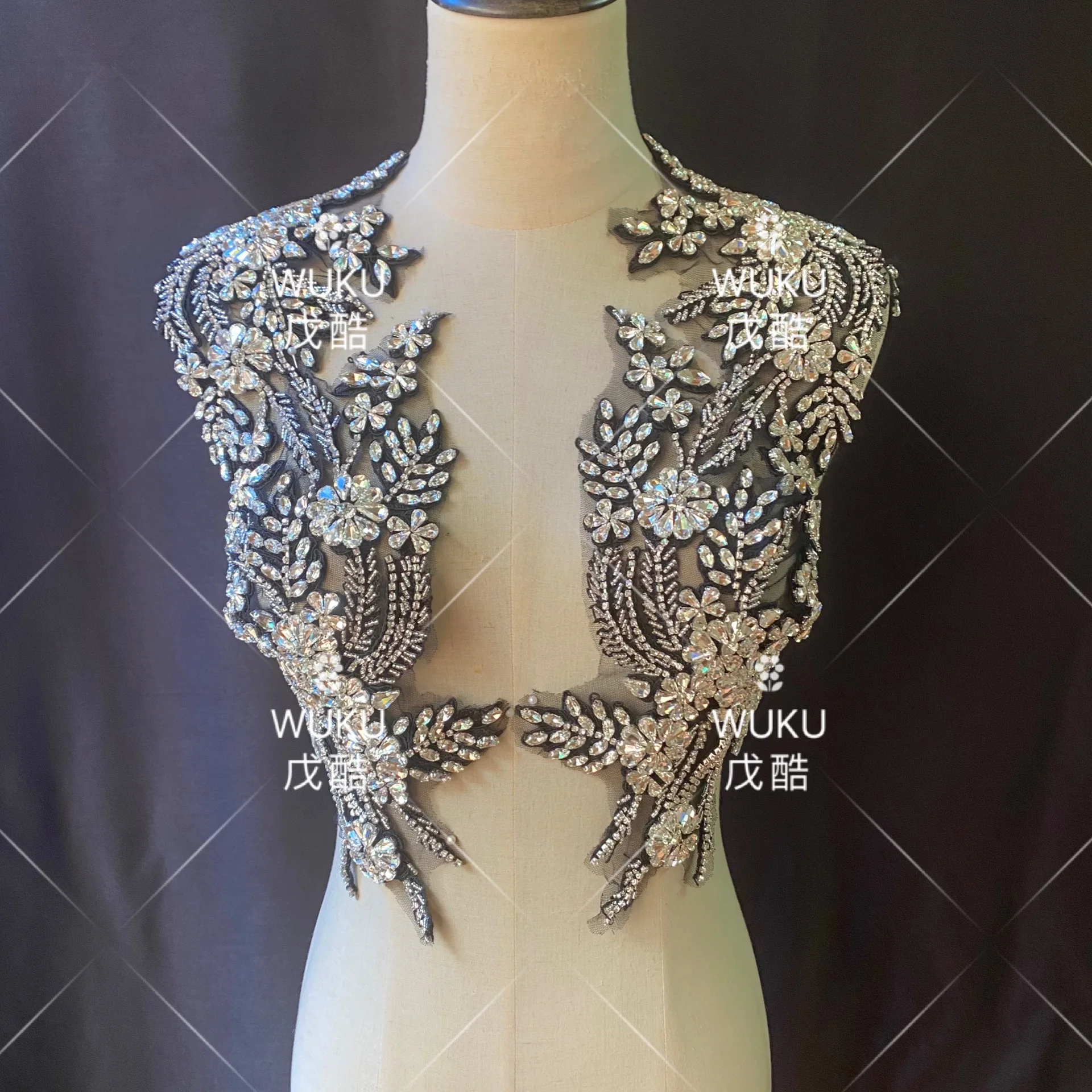 Аппликация из хрустального кружева с черным кружевом