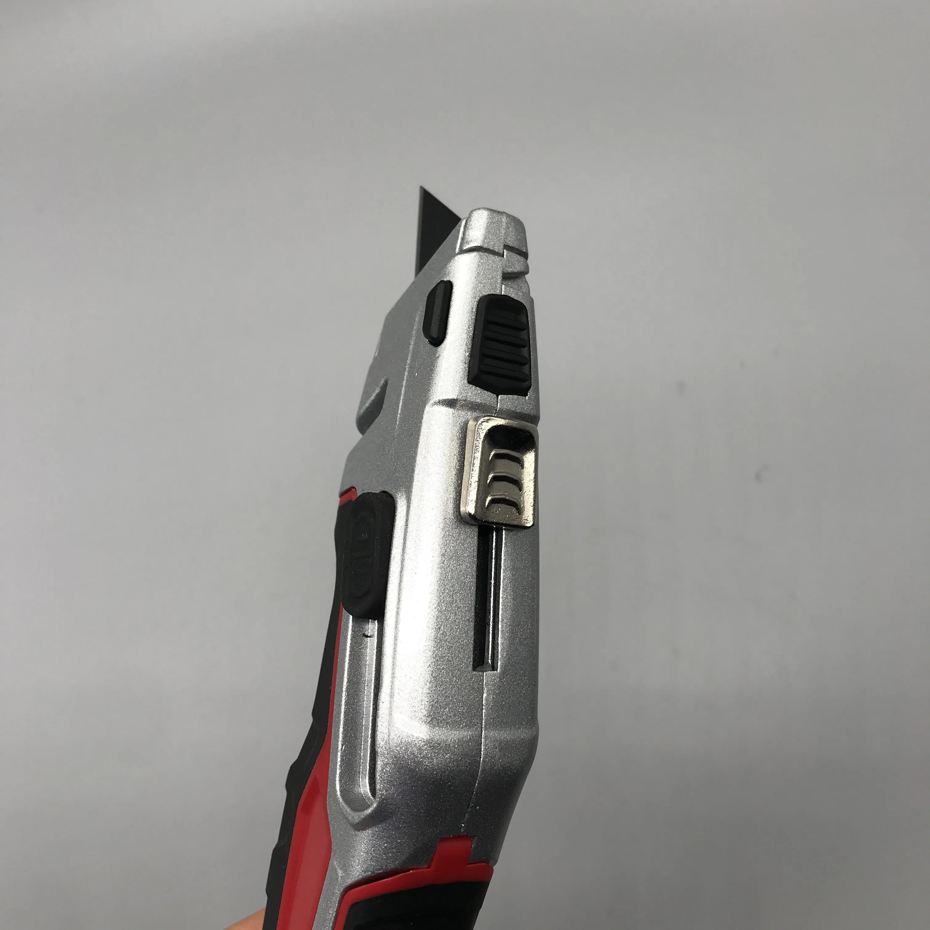 New design aluminum alloy auto retractable utility knife cutter with 3PCS replacement blade