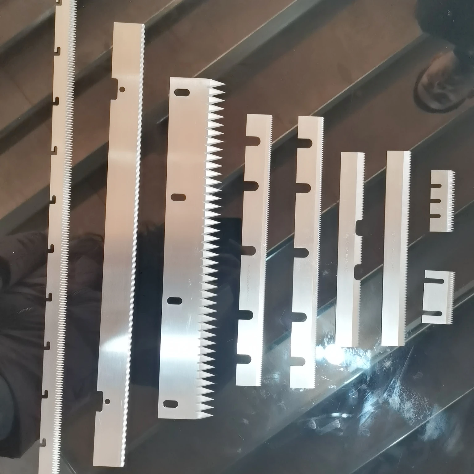 HSS Food Packaging Bag Serrated Cutting Knife Tooth Shape Blade In Packaging Industry