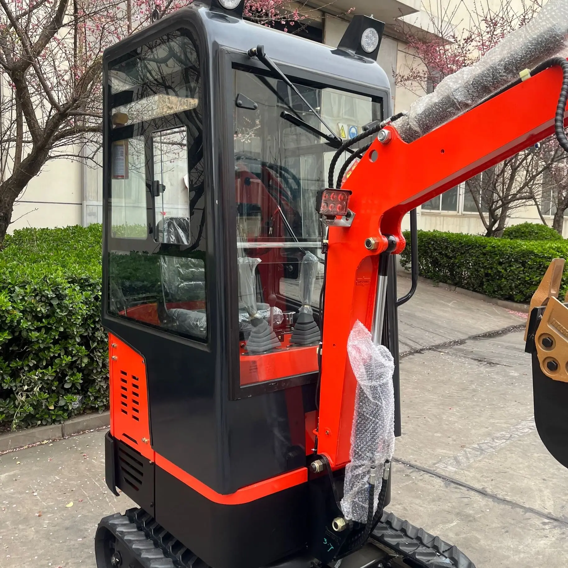 Chinese Factory Ce Digger Micro Excavator Cost Price Buy 1.7 Ton 1.8 Ton Smallest Mini Excavators 2 Ton Free Europe Shipping Hot