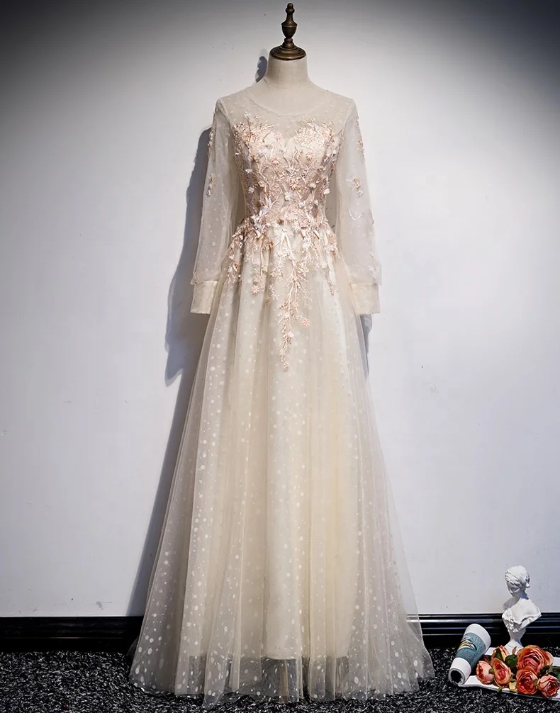 Кружевное платье-макси цвета слоновой кости с длинными рукавами и круглым вырезом