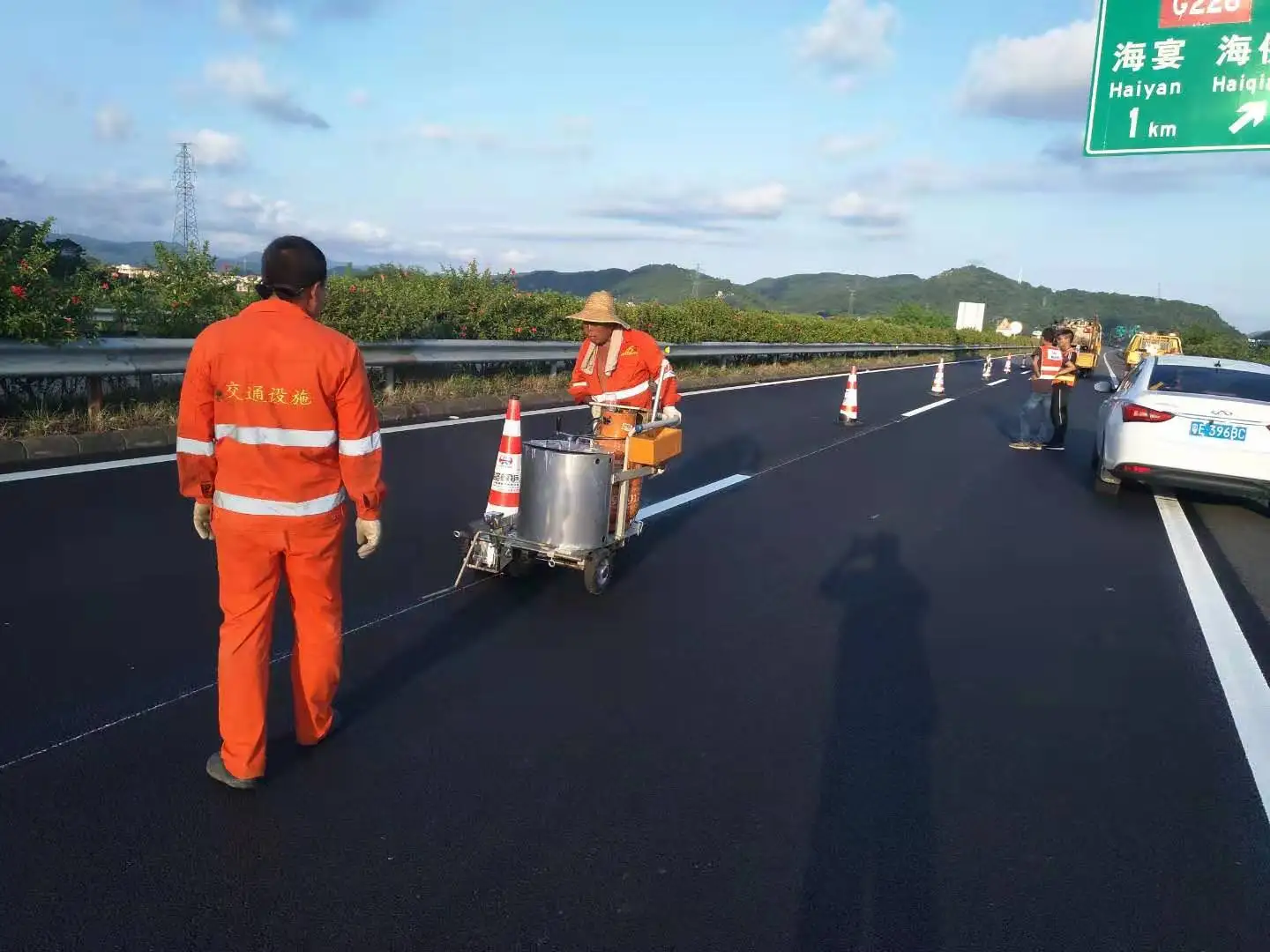 High Quality Marking Highway Reflective Road Paint Hot Melt Fast Drying Thermoplastic Road Paint
