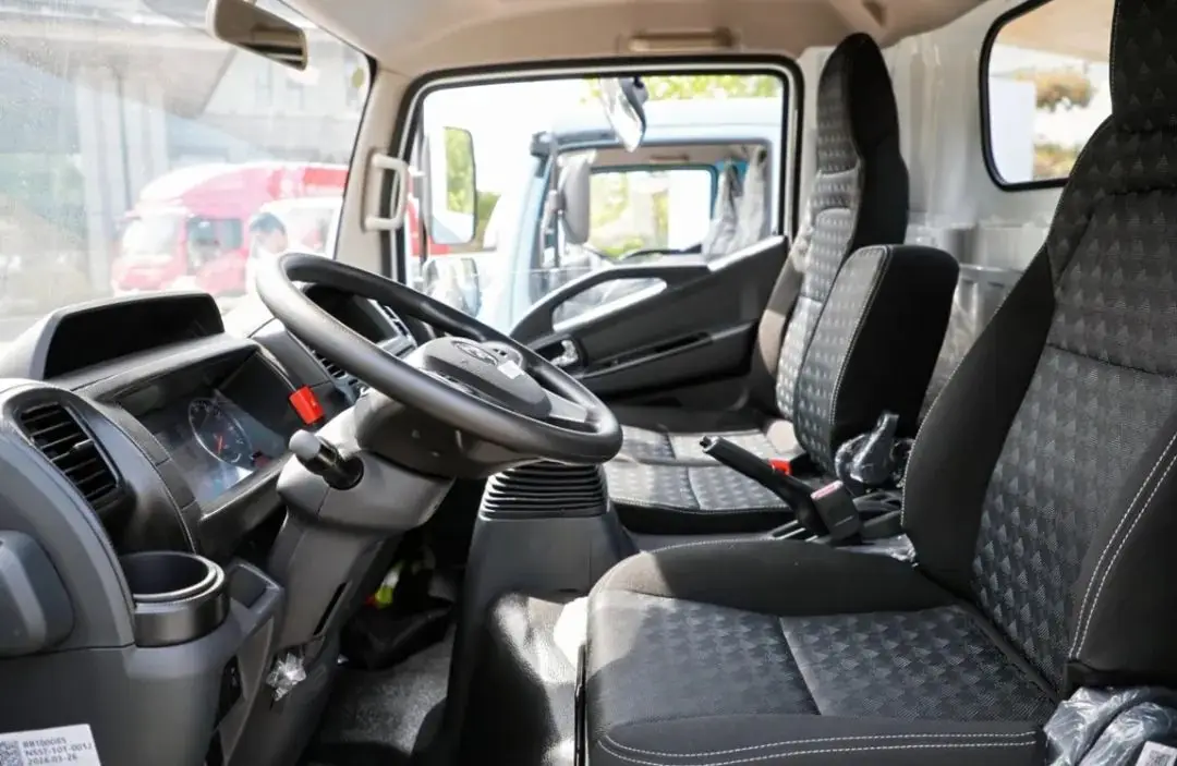 Dolica Diesel Gasoline Mini Truck New Condition 4L Engine Automatic Fast Euro 6 4x2 8x4 Options ACC Chassis Fence Light Truck