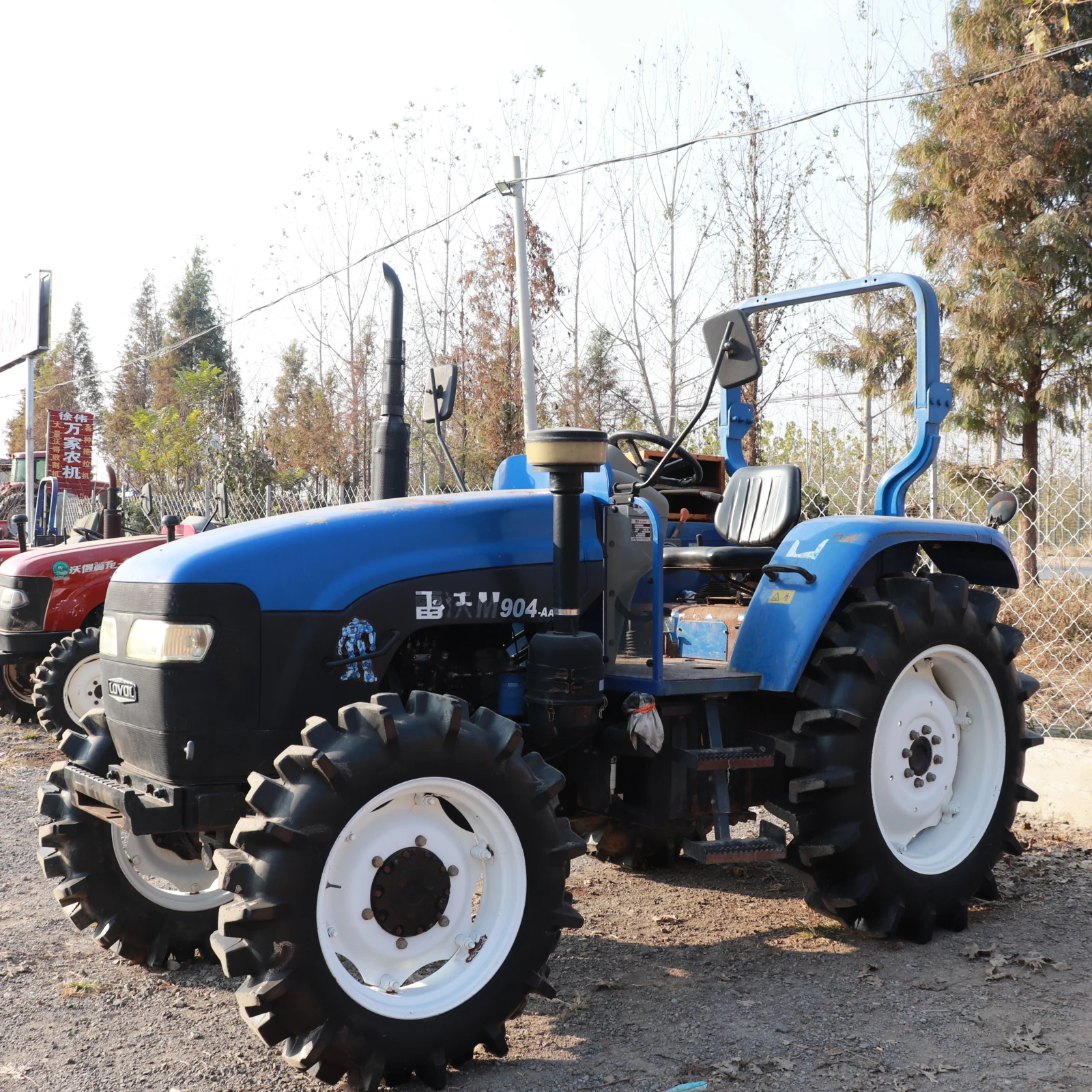  Сельскохозяйственный трактор New Holland