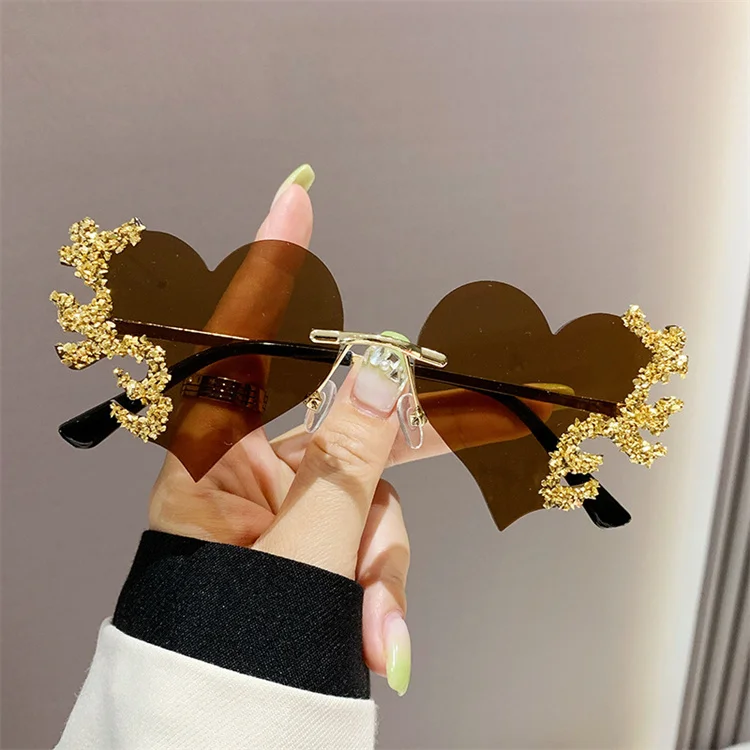 Trendy Luxury Diamond 2023 New Fashion Rhinestone Heart Sunglasses Wholesale Rimless Unique Small Shaped Love