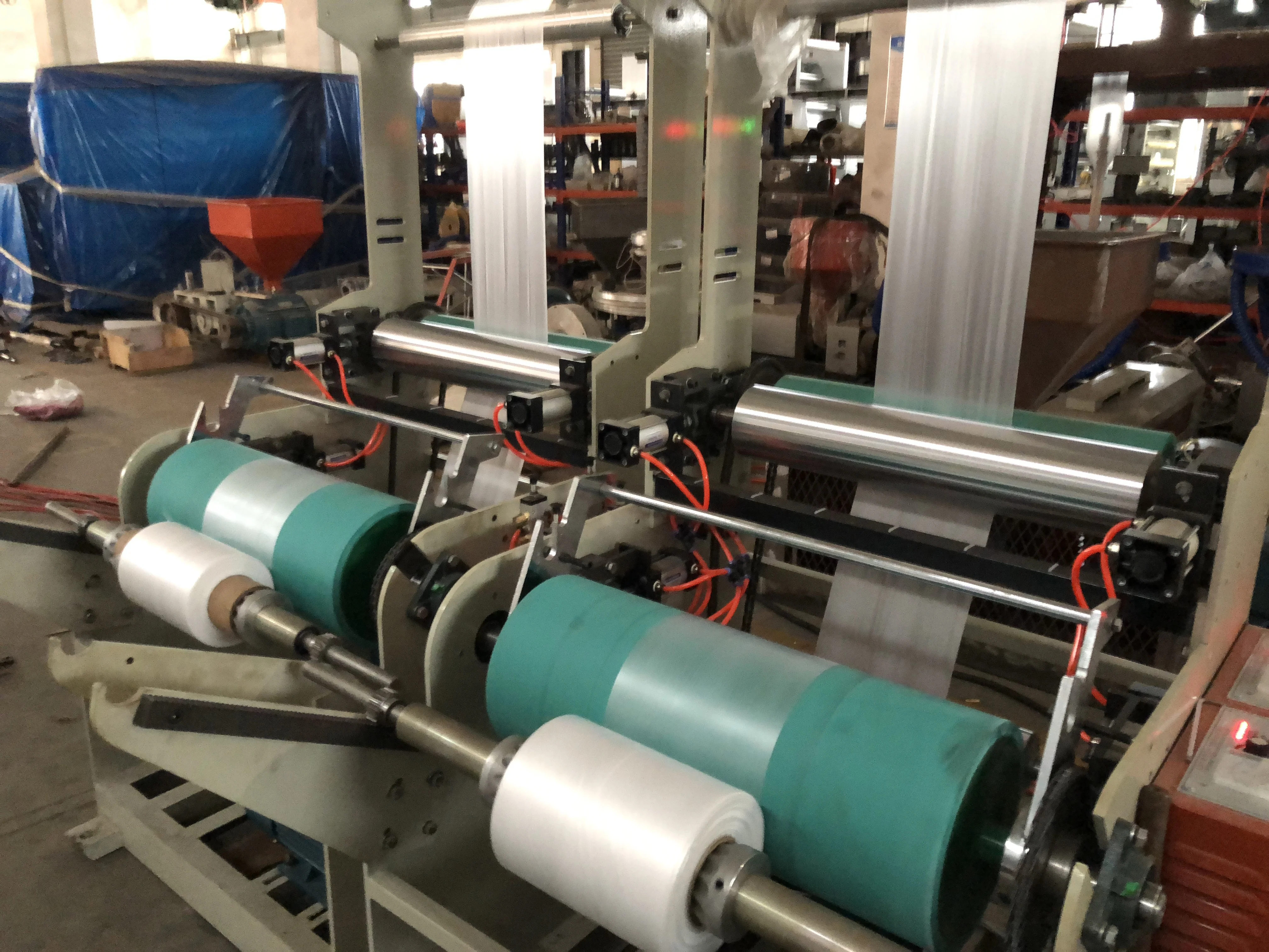 Машина для выдувания биоразлагаемой пленки с двойной головкой и одним винтом