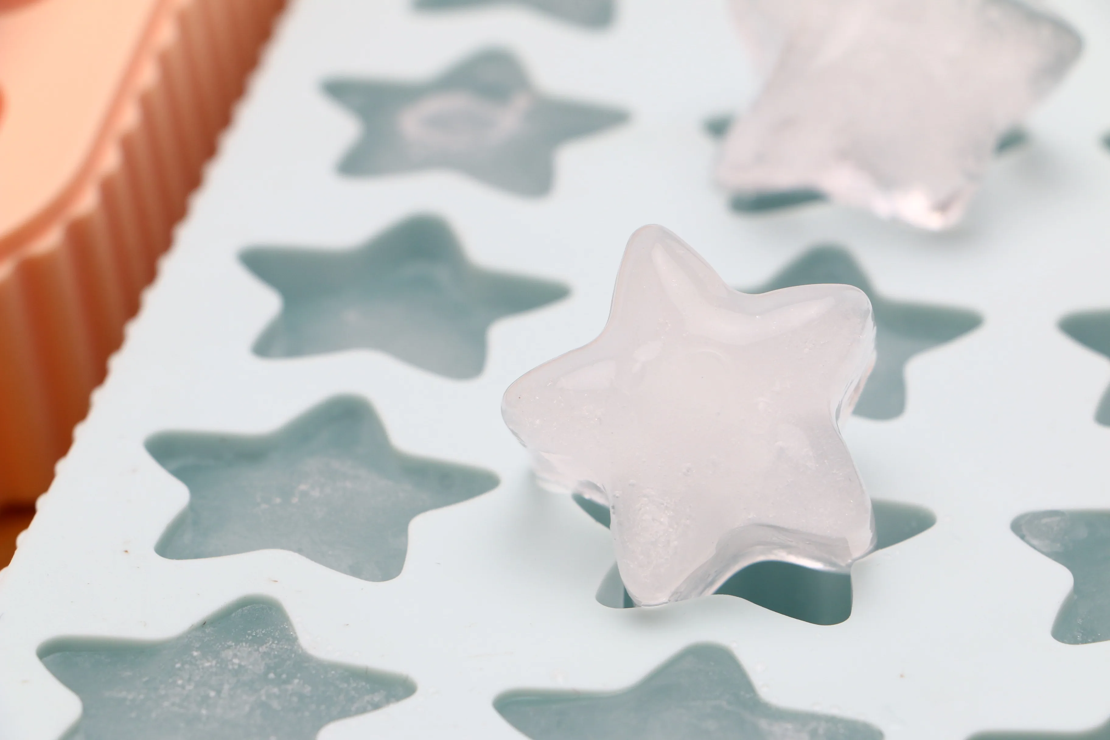 2024 new silicone food container For Freezer ice mold with plastic container Square Ice Cubes tray Molds With Storage Box