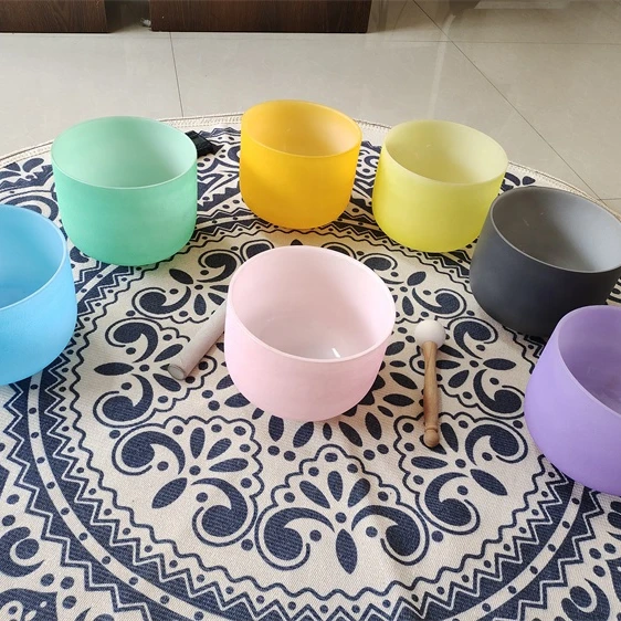 Набор чакр карамельных цветов, чаша для пения с матовым кварцевым кристаллом