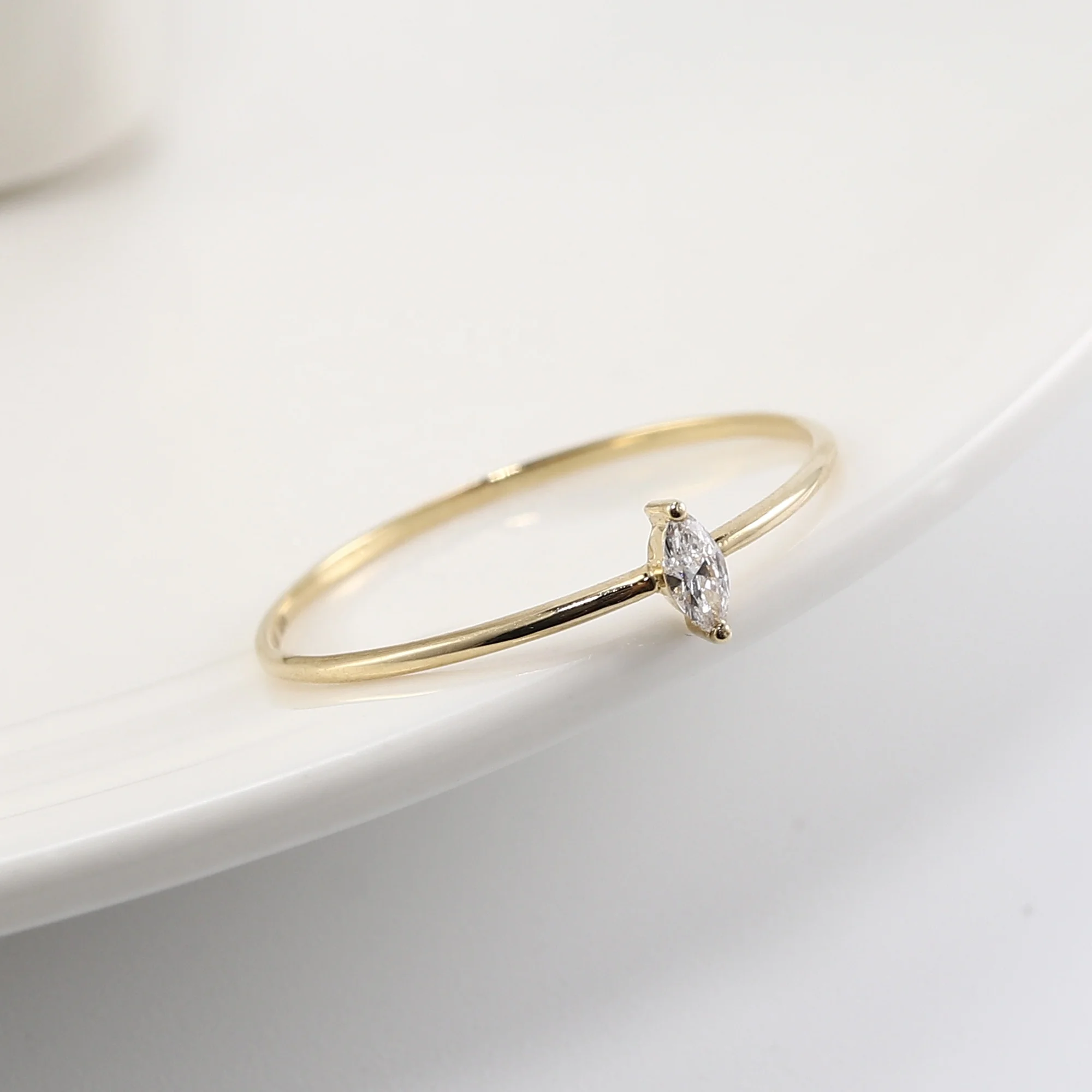 Minimalist 14K 18K Jewelry AU585 AU750 Custom Thin Band Diamonds Round Marquise Pear Light Weight Solid Gold Ring For Women