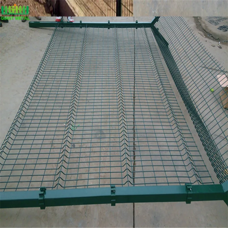 Factory price high security razor barbed wire anti climb airport fence
