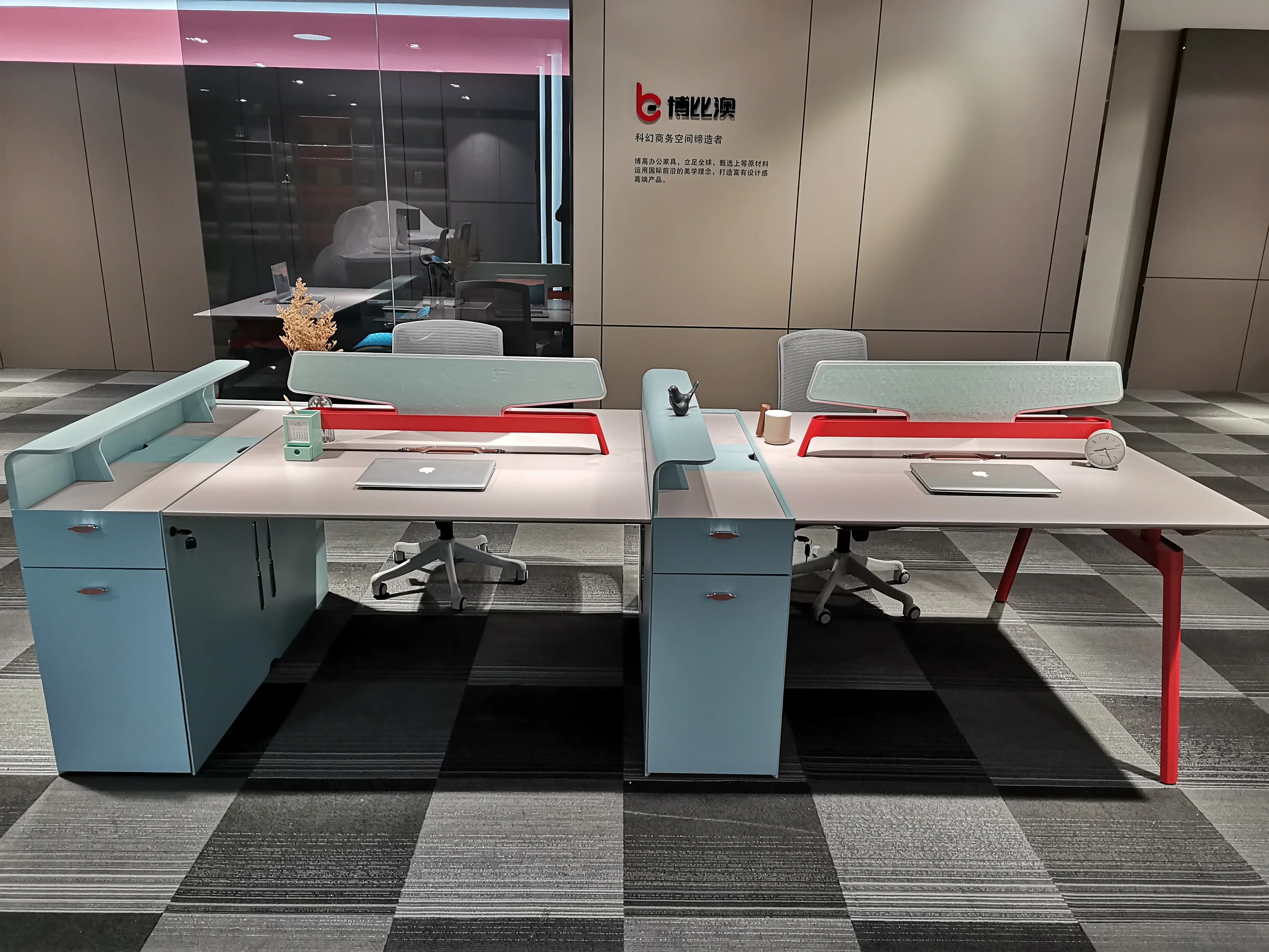 Hot Sale 4 Person Workstation Furniture Modern High Quality Office Desk Partition Modular Customizable Cubicle Office