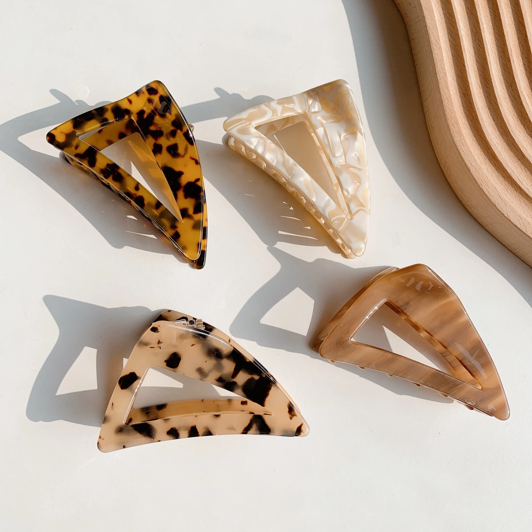 Yucat оптовая продажа Новые корейские модные заколки для волос аксессуары акриловая уксусная кислота треугольный коготь для волос для женщин