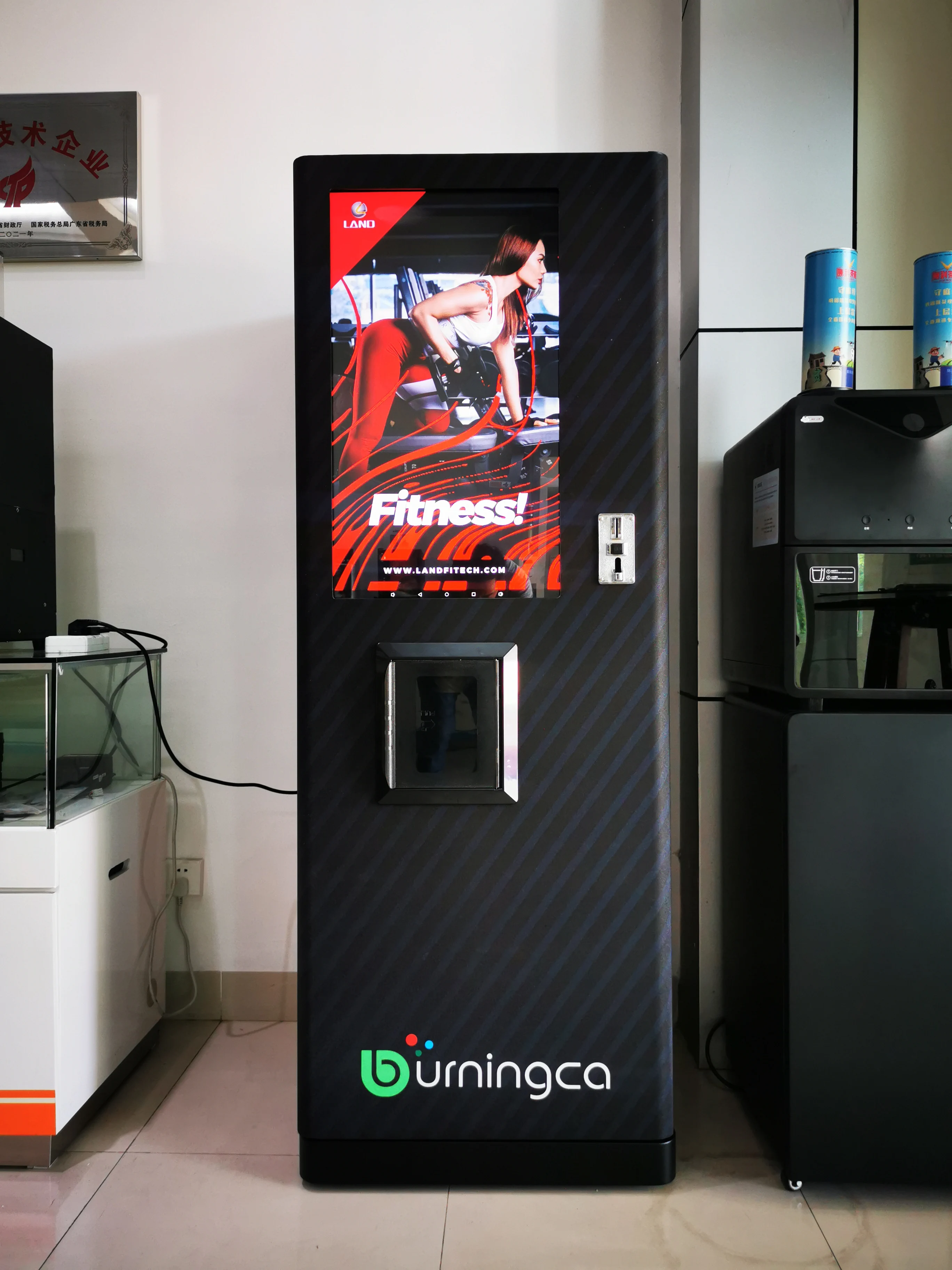2024 popular commercial protein shaking machine multiple drink machine full automatic hot icy coffee vending machine
