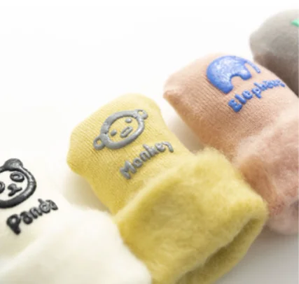 Новые модные детские красивые нескользящие носки, Высококачественные мягкие нескользящие носки с животными для малышей