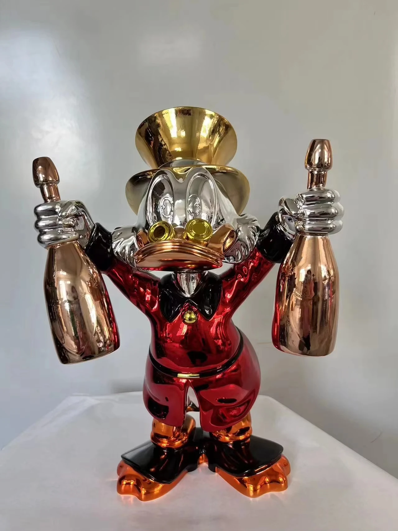 Popular Home Art Sculpture Gold Chrome Plated Donald Duck Resin Statue Pop Art Sculpture Duck Sculptures Indoor
