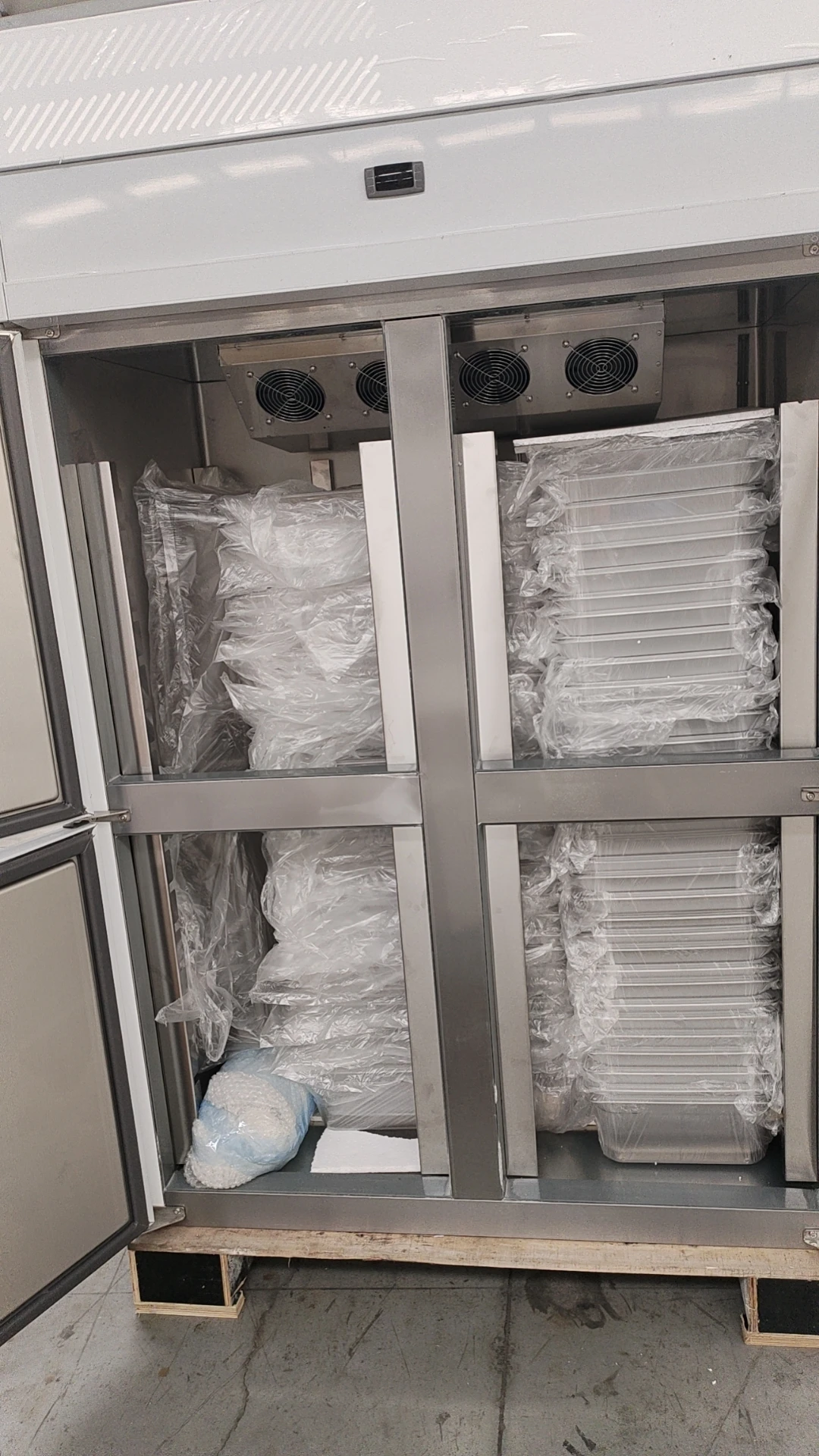 double door fridge bakery fridge double door Freezer and chiller with GN pans