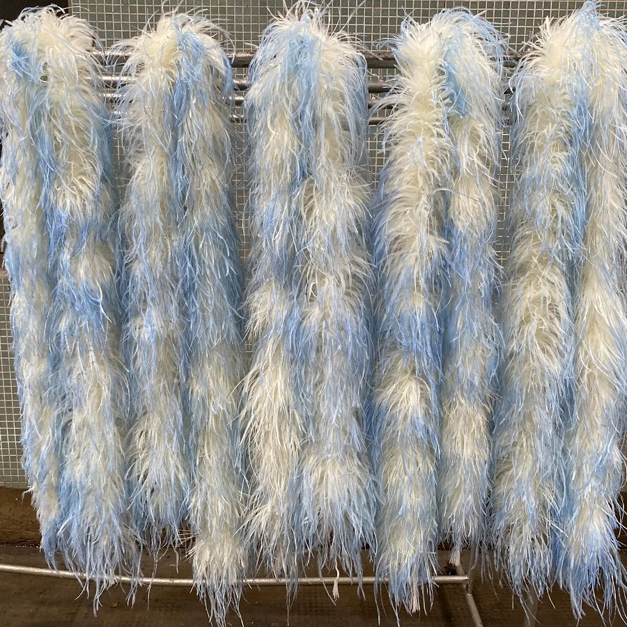 Шарф из страусиных перьев