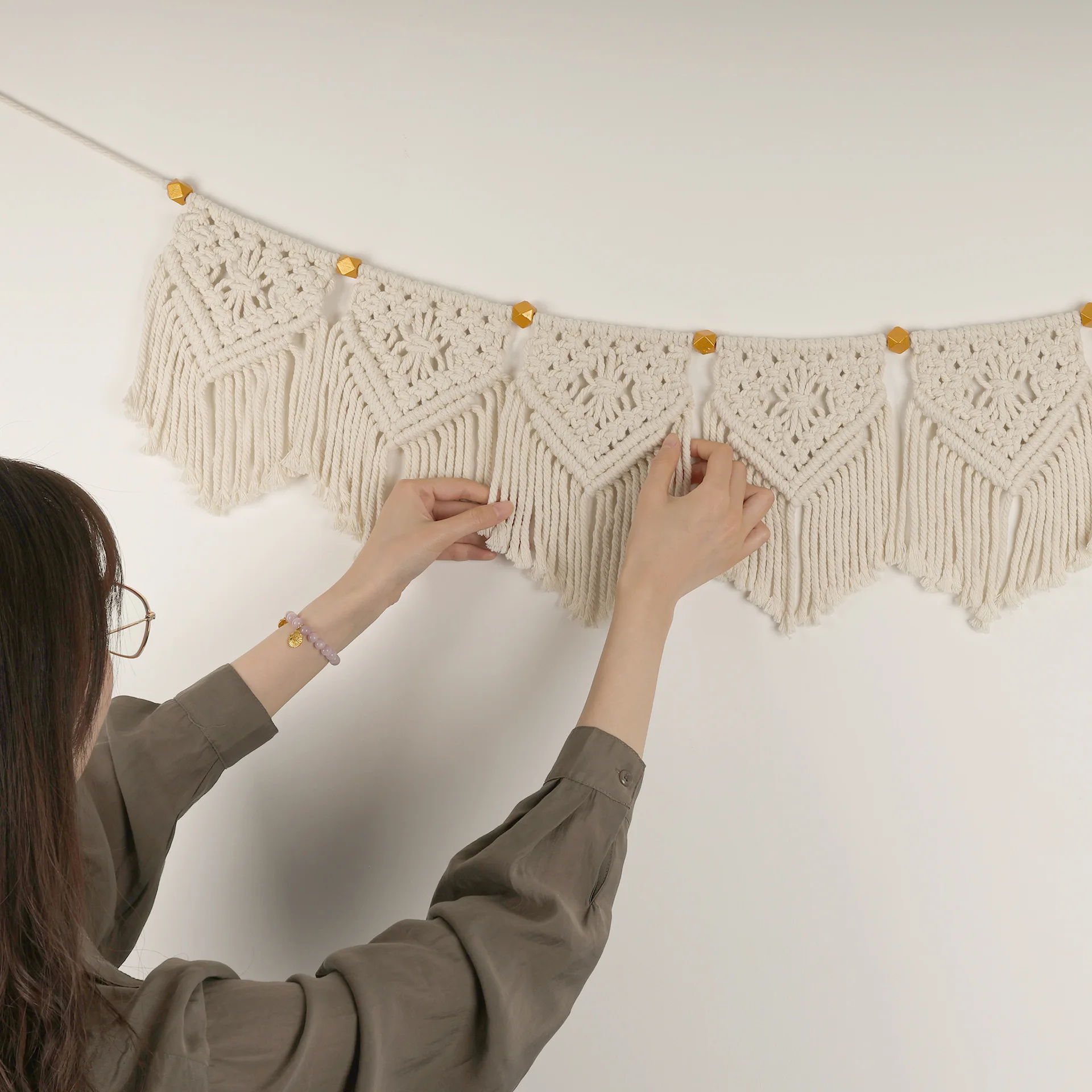 DAQIDO Ins Style Creative Hand Woven Home Decoration Tapestry Curtain Wedding Decoration Macrame Tapestry For Kids