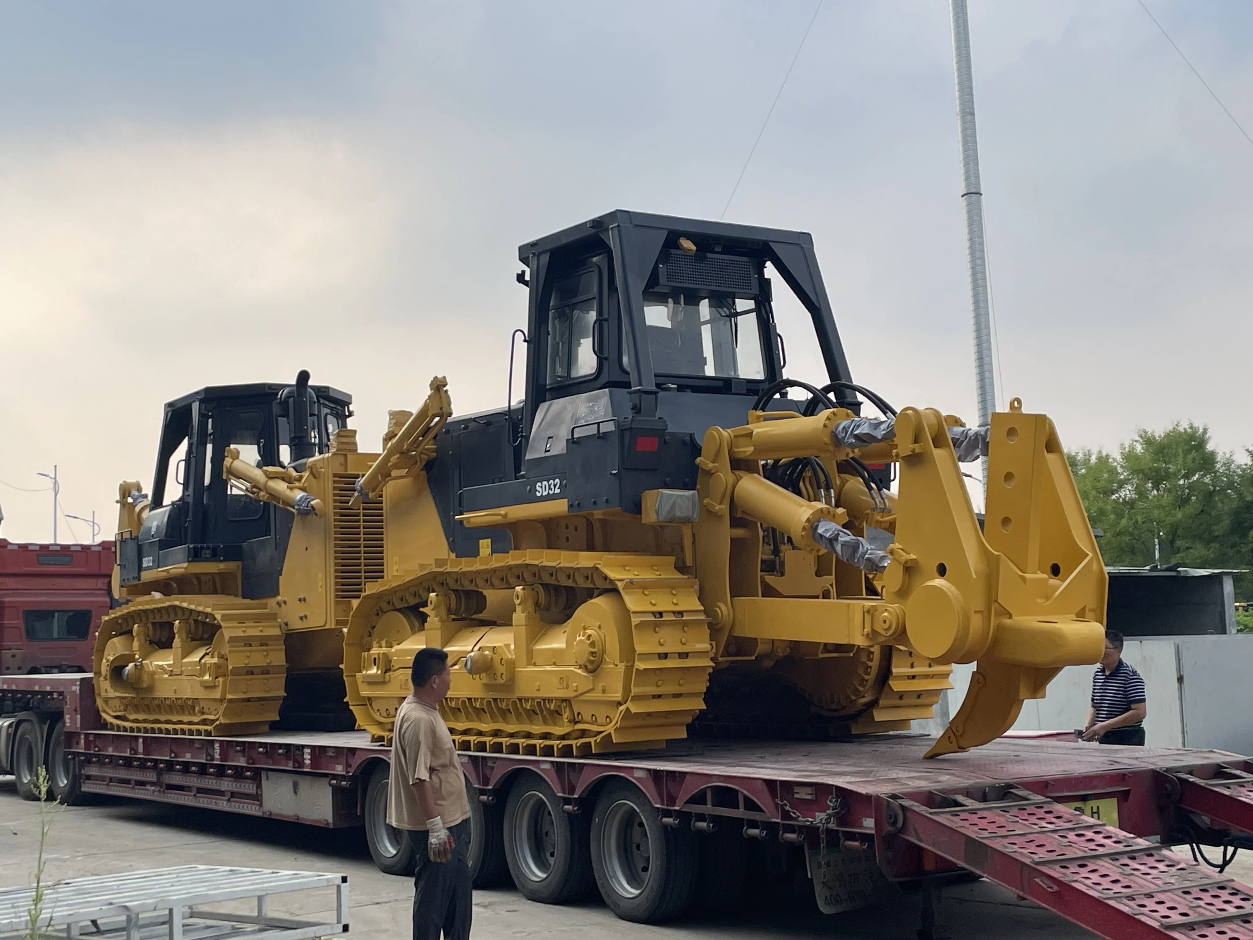 Construction Wholesale Price Mini Hydrostatic Wheel Bulldozers with Blade and Logging Winch for Sale