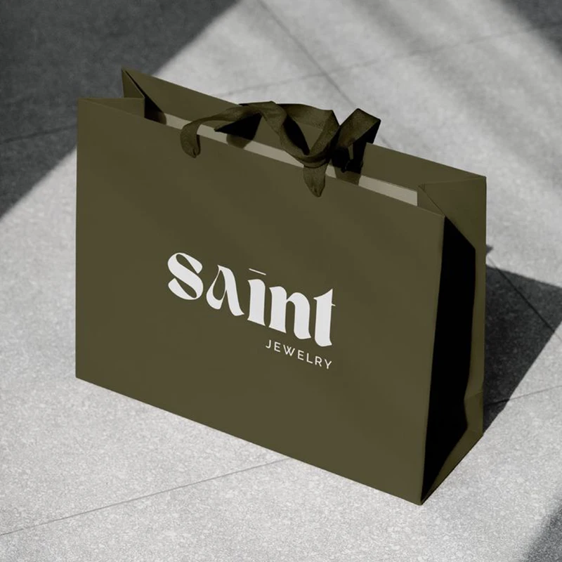 Wholesale custom white card board paper gift bag with custom logo with ribbon handle