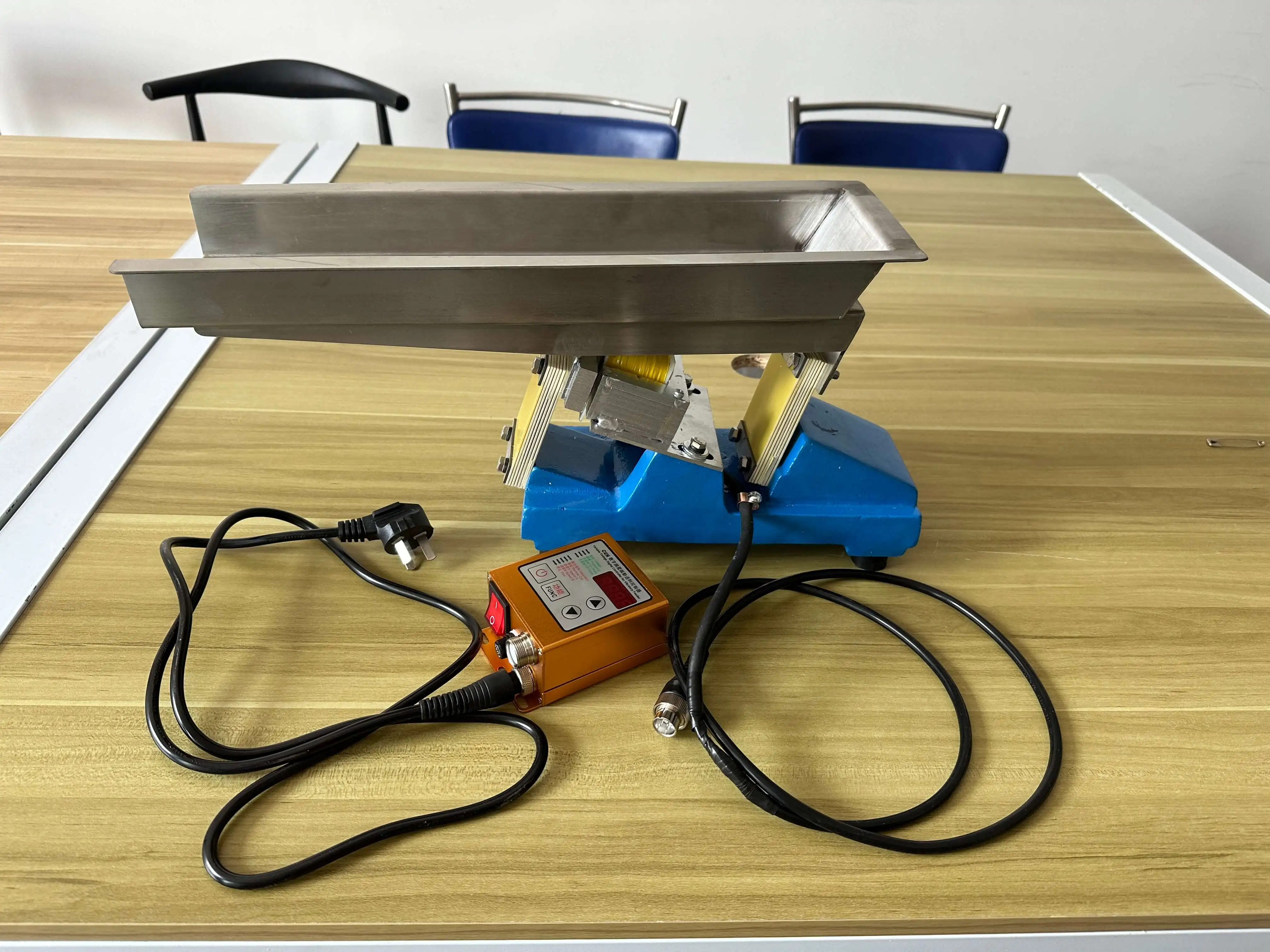 Double Amplitude Micro Raisin Feeder Vibrator Feeder Packing Machine With Plc Controller