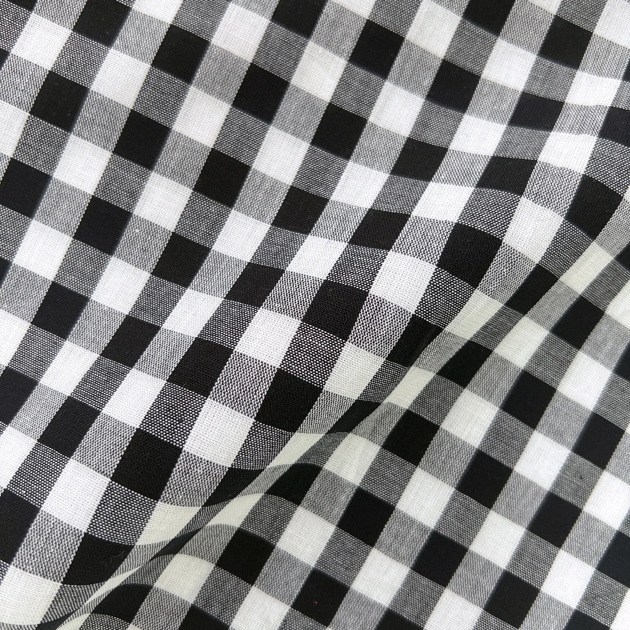 Classical Popular Black And White 95GSM 100%COTTON Check Plaid Fabric For Clothes