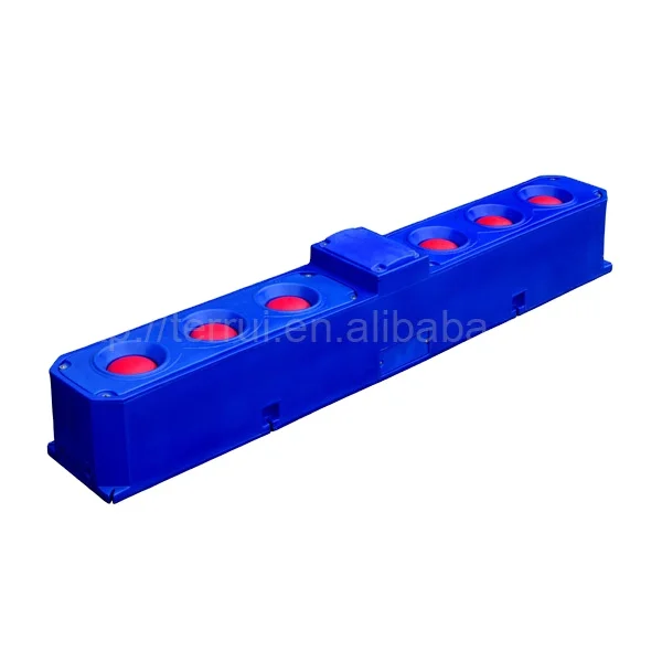 Большое пространство для коров питья резервуар воды приспособление корыта