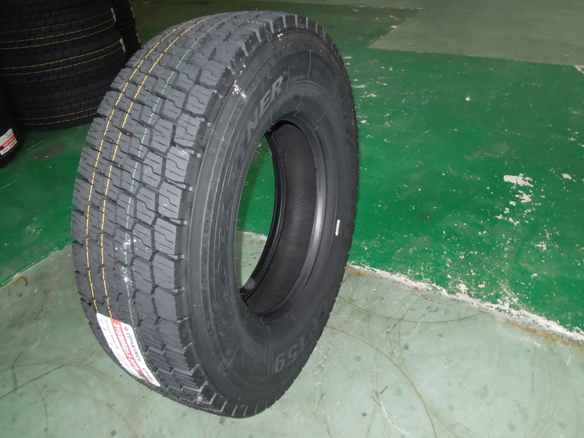  Китайская шина Зимняя серия 315/80R22.5 радиальная
