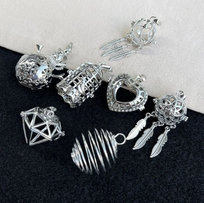 Wholesale Piercing Hollow Out Metal Gemstone Natural Crystal Sphere Fashion Crystal Jewelry