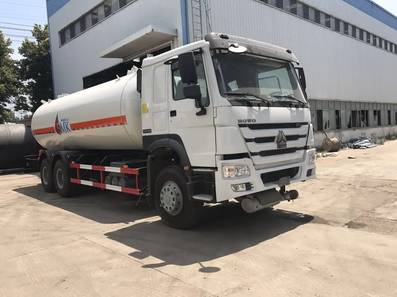 Газовый грузовик HOWO 6*4 ЛД 25000 литр 25 куб. См
