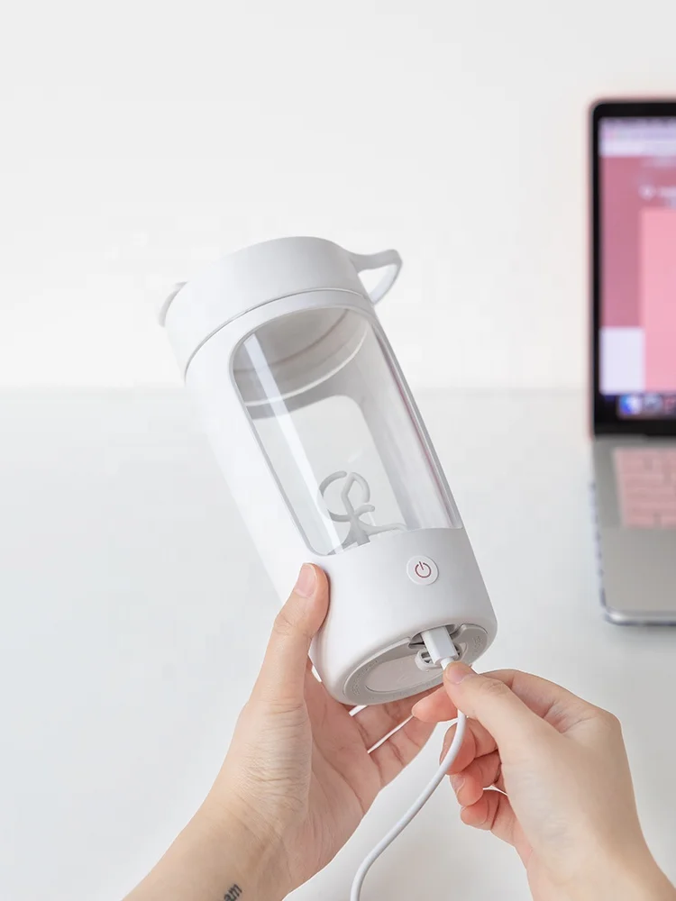 Low MOQ Automatic mixing Shaker Bottles For Protein Mixes Gym Electric Protein Shaker Gym Sport Water Bottle 650ml