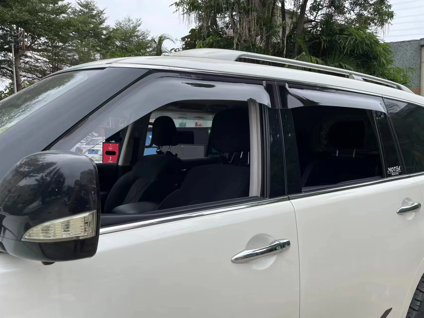 Auto Car Door Window Sun Guard Door Visor Weather Rain Shield Rain Vent Visor Nissan Patrol Y62