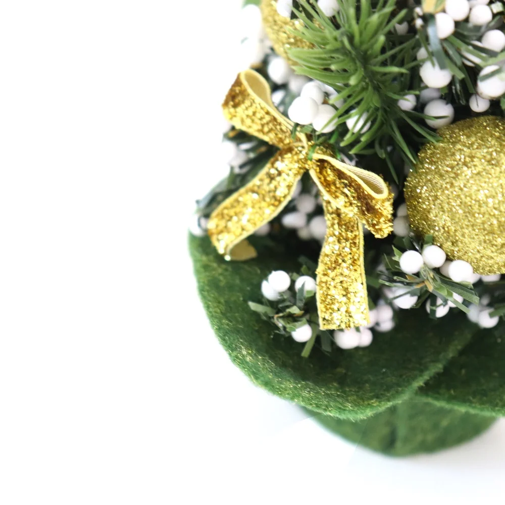 Wholesale Non-woven Fabrics Christmas Tree Artificial Table Mini Tree Christmas Decor Plastic Tree With Red flower and foam ball