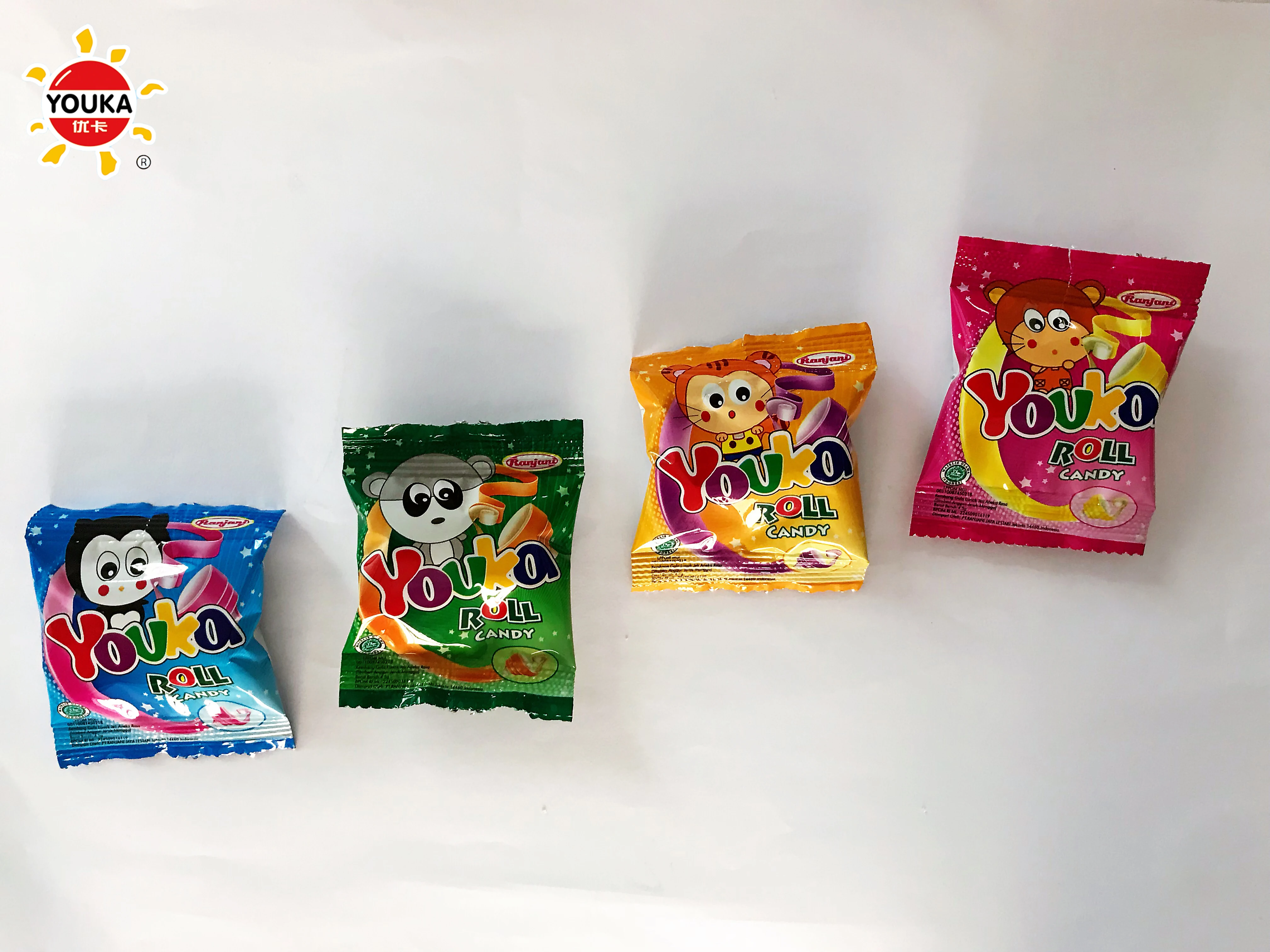 
4.5g Lollipop Style Fruit Roll Candy Sweet Soft Halal Tape Roll Candy 