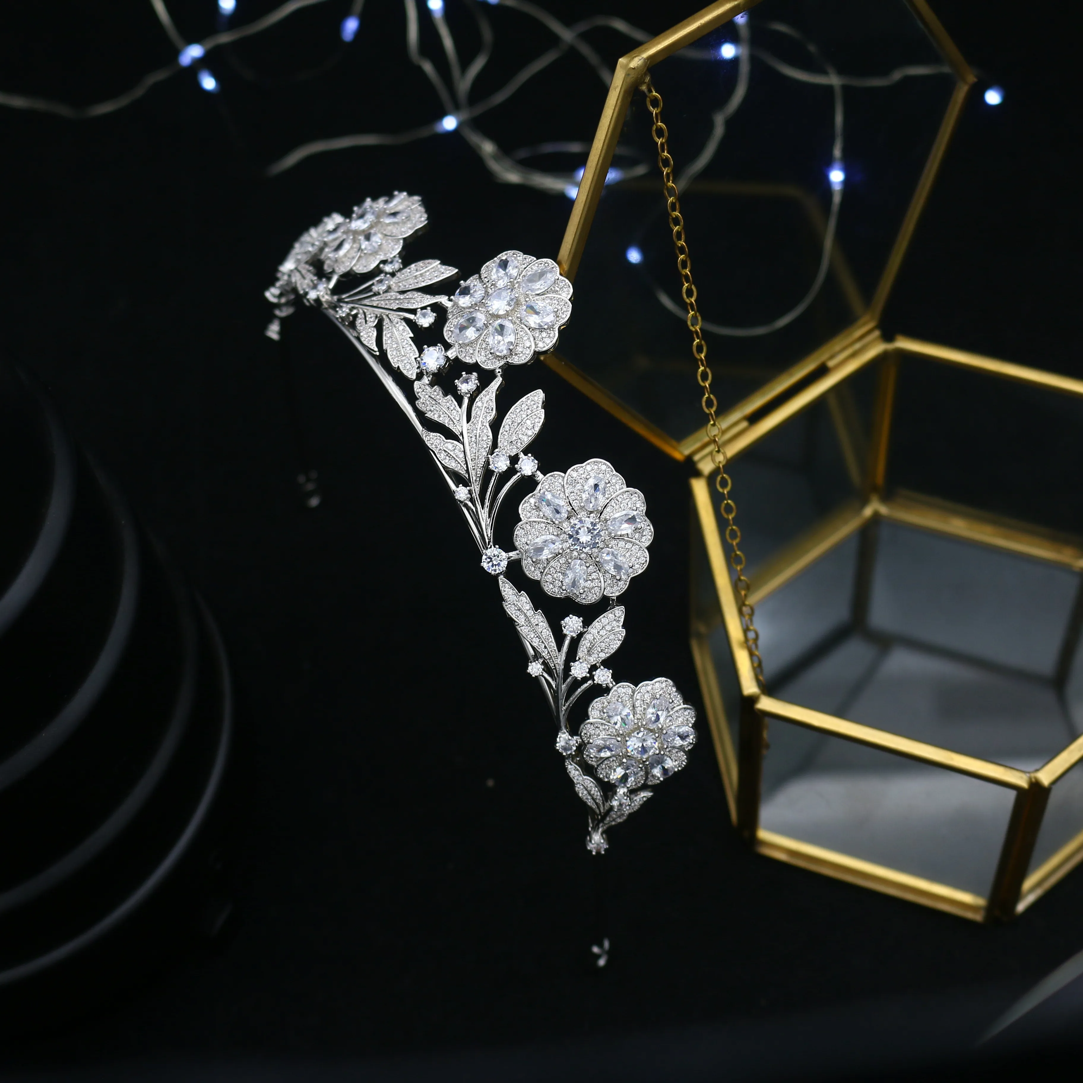 Fashion Women Bridal Tiaras And Crowns Zirconia Shining Exquisite 3A+ CZ Party Wedding Princess Pageant Crowns