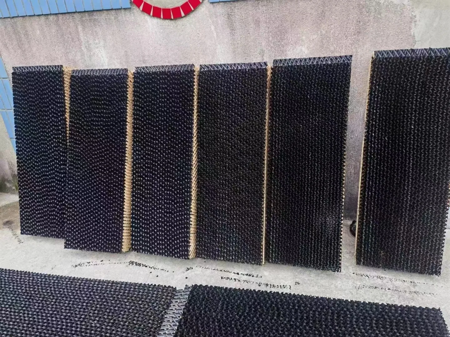 Poultry farm wet curtain evaporative cooling pad wall cooling system