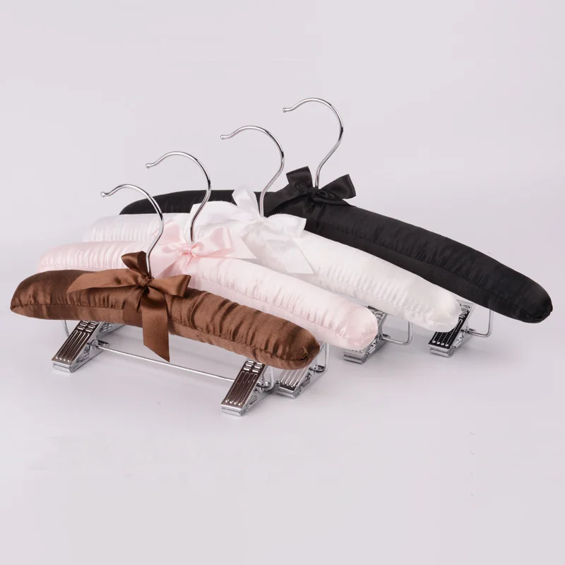 Custom Personalized satin padded hangers Durable high quality fabric non -slip satin clothes hanger