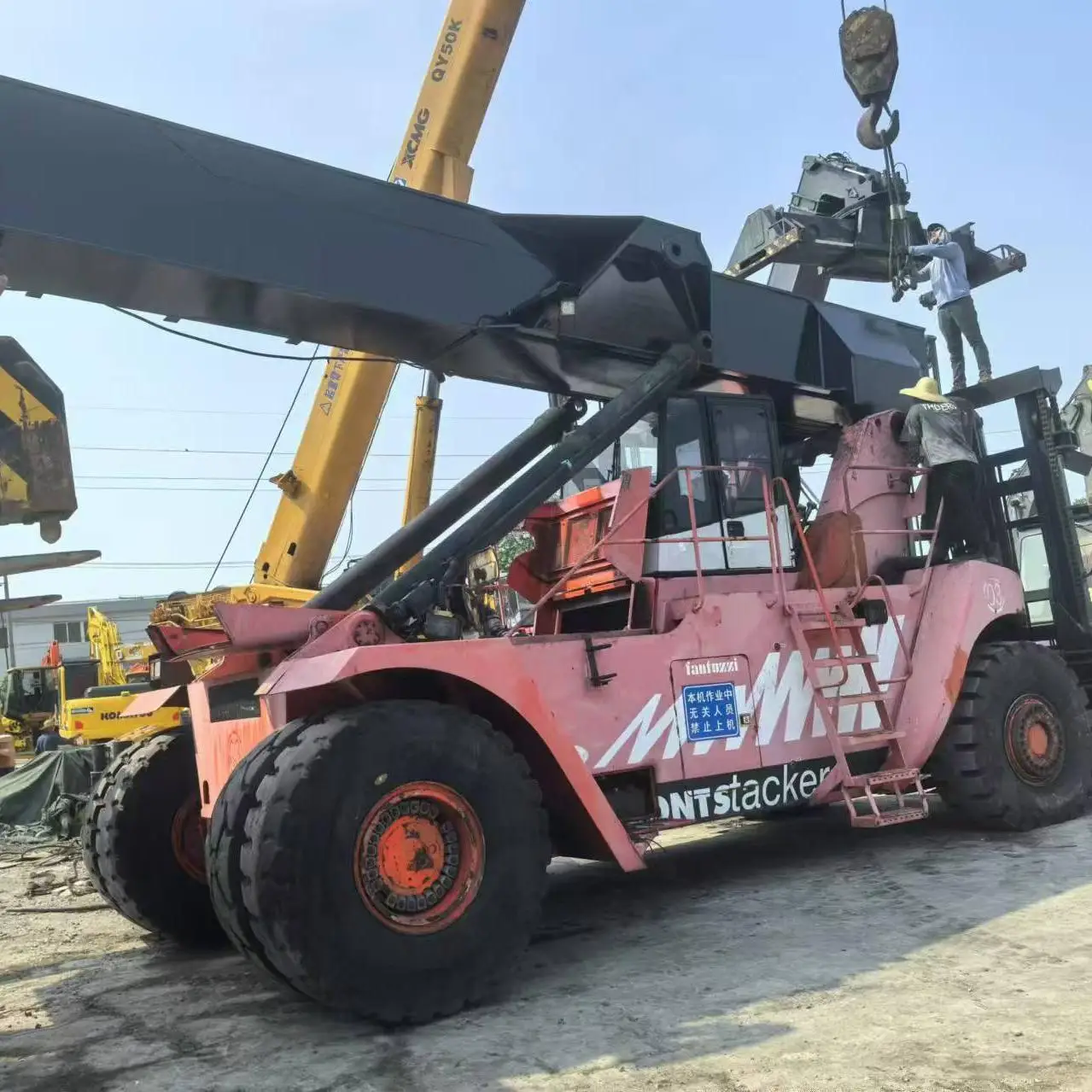 fantuzzi  cs45km  45 ton  reach stacker good condition in stock cheap price hot sell low hours  kalmar sany