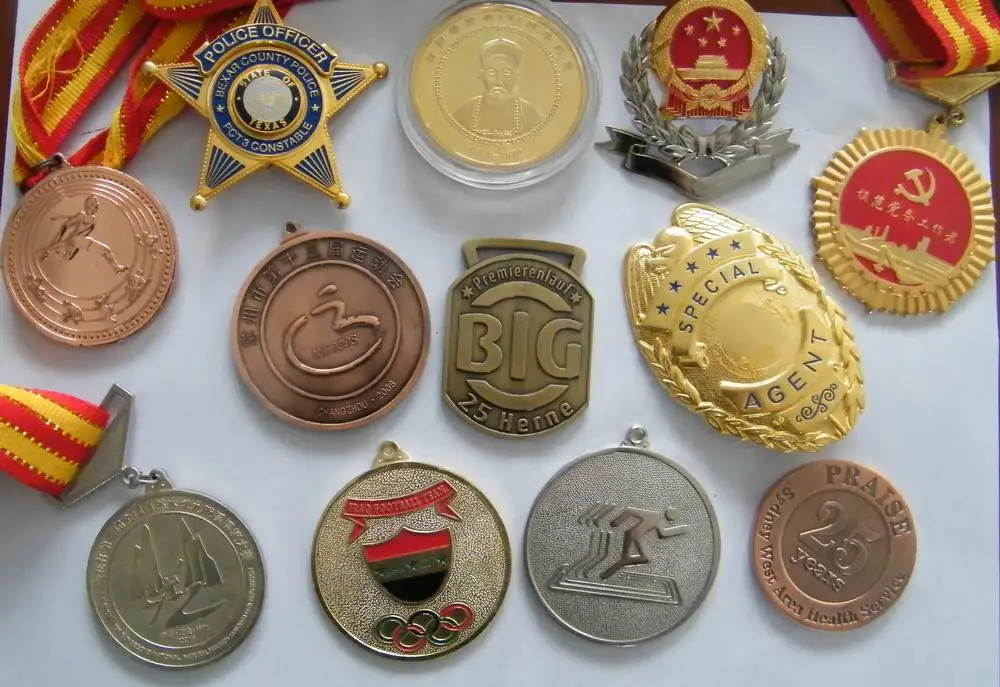 custom 3D gold metal lapel pin badge, custom headdress badge, sports medal