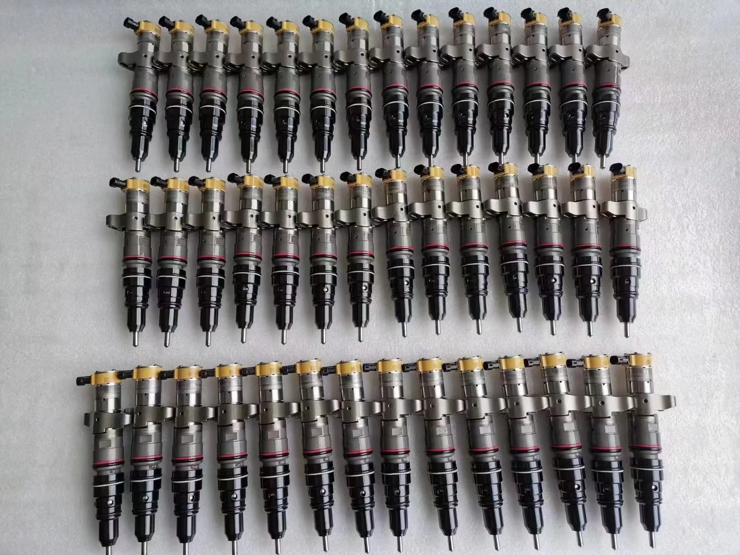 Diesel Fuel Injector Excavator Accessories Common Rail Injector 2352888 235-2888 for Engine CAT C-9