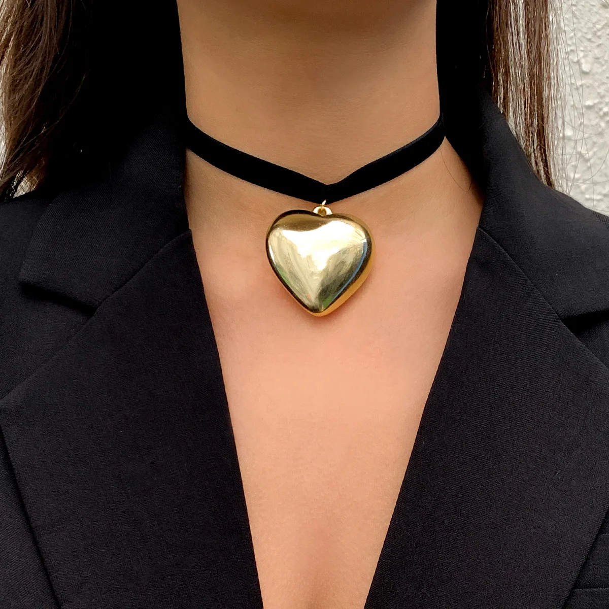 Simple fashion velvet love choker collar French sweet cool small heart-shaped necklace female