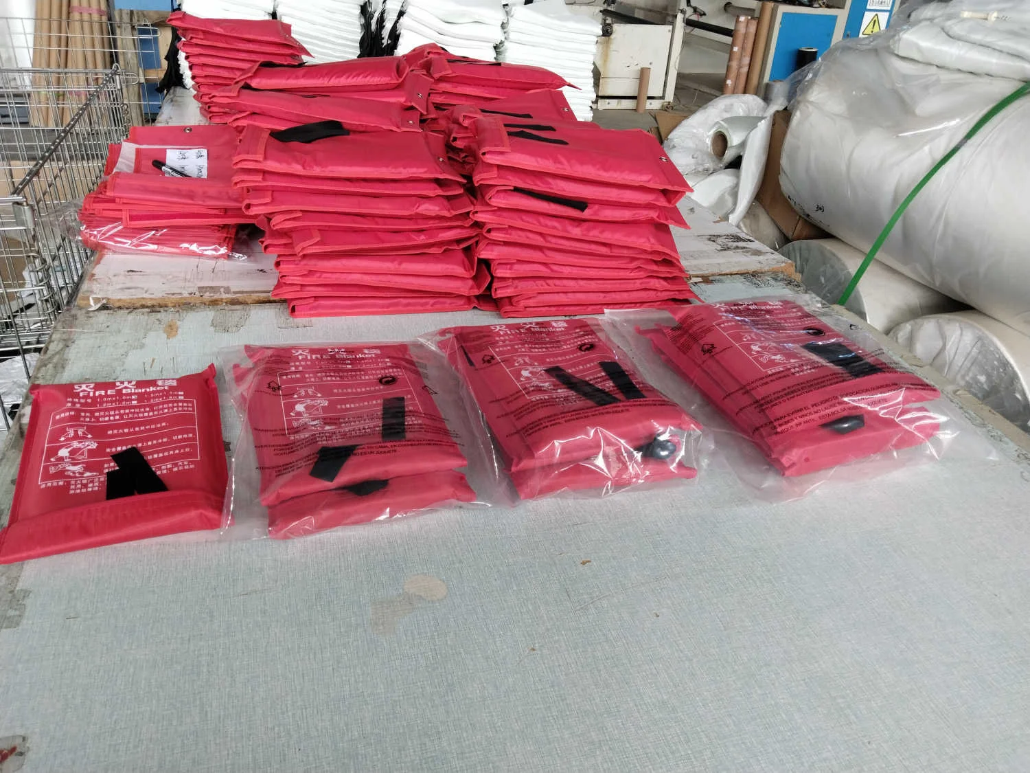 Fire emergency rescue equipment 100% fiber glass fire blanket Fire cover silicon coating blanket 2*2m