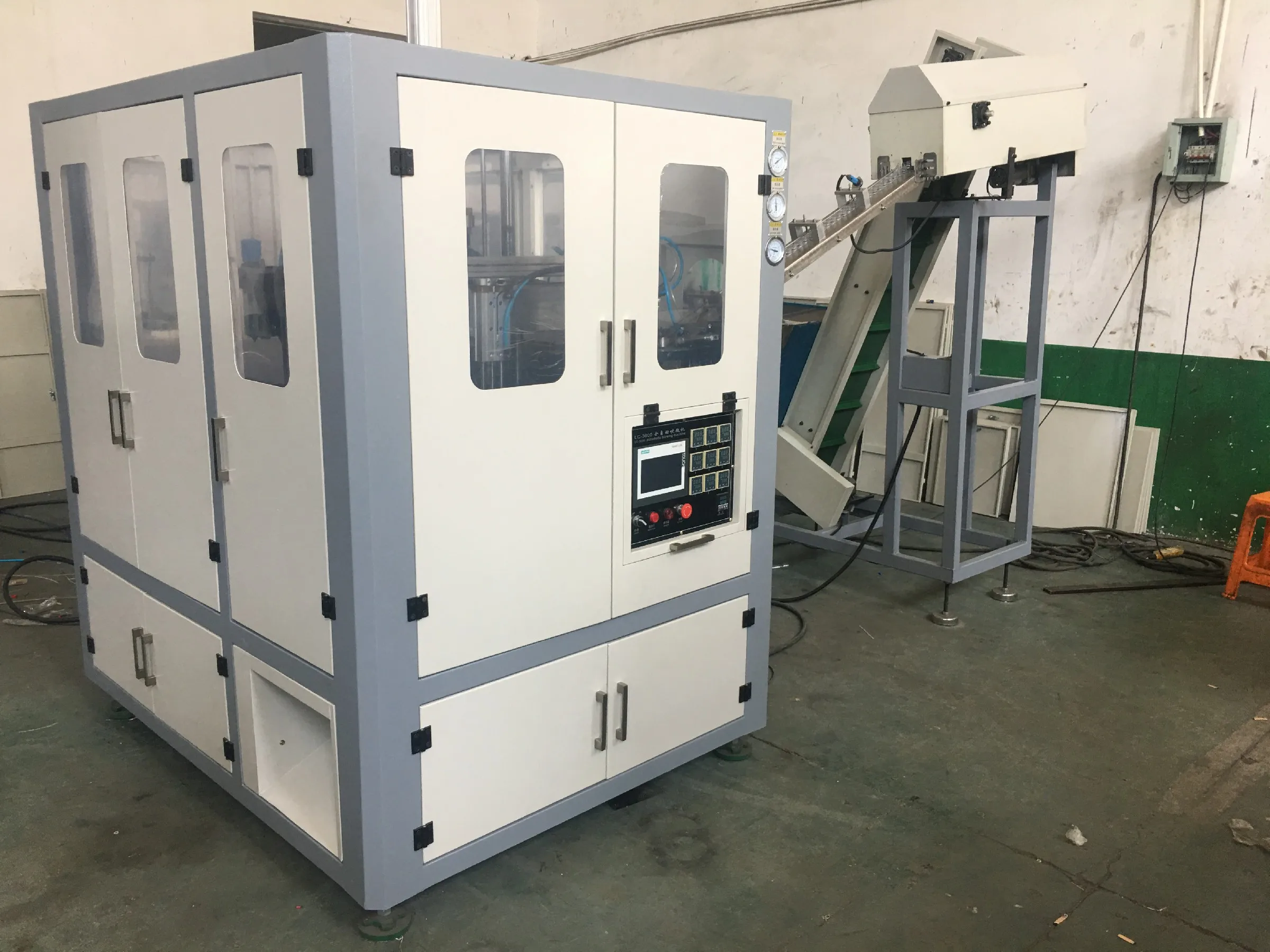 4Cav 3000bph pet bottle making blowing machine price